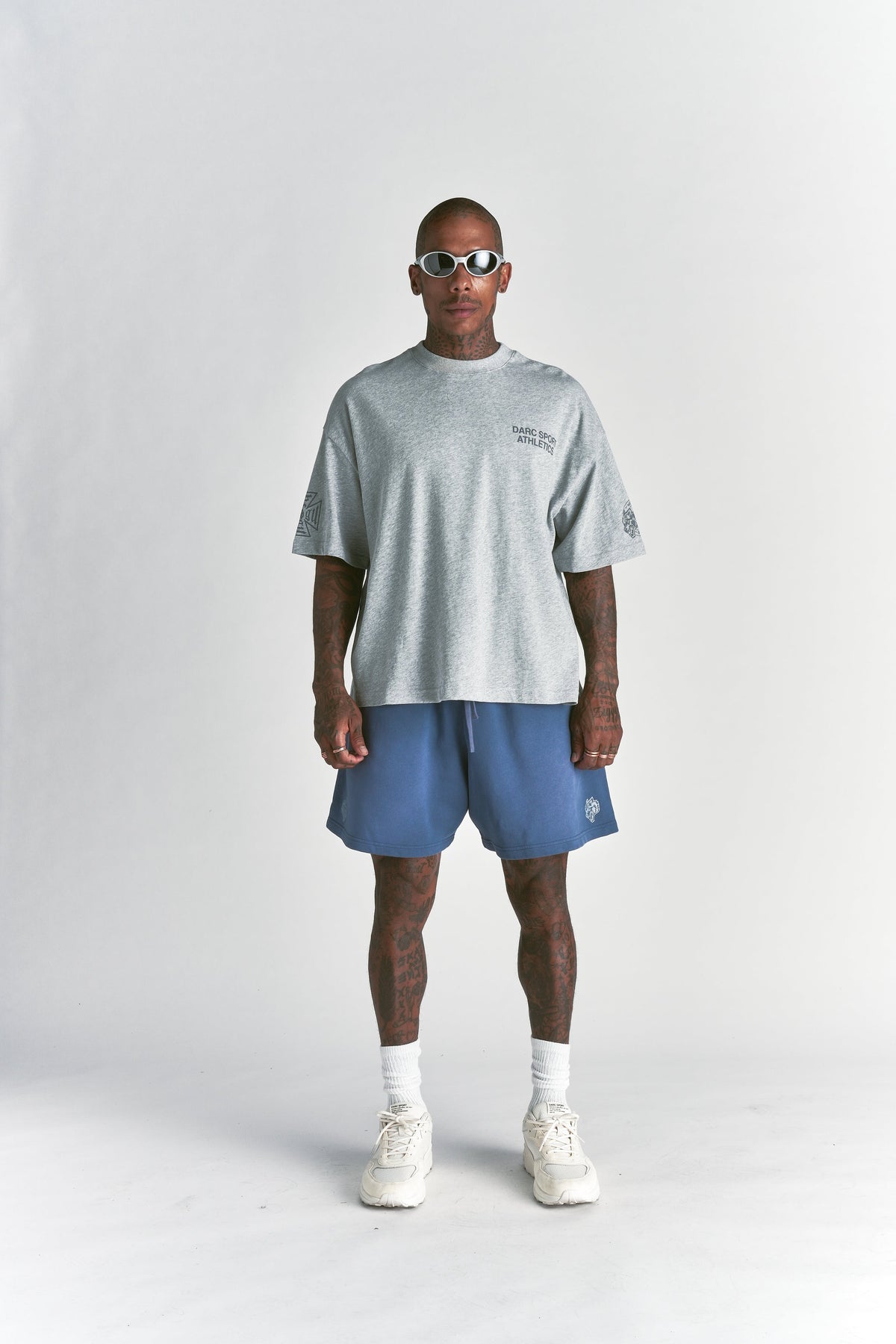 Dual Oversized Post Lounge Sweat Shorts in Washed Denim Sun Fade — imagem 7