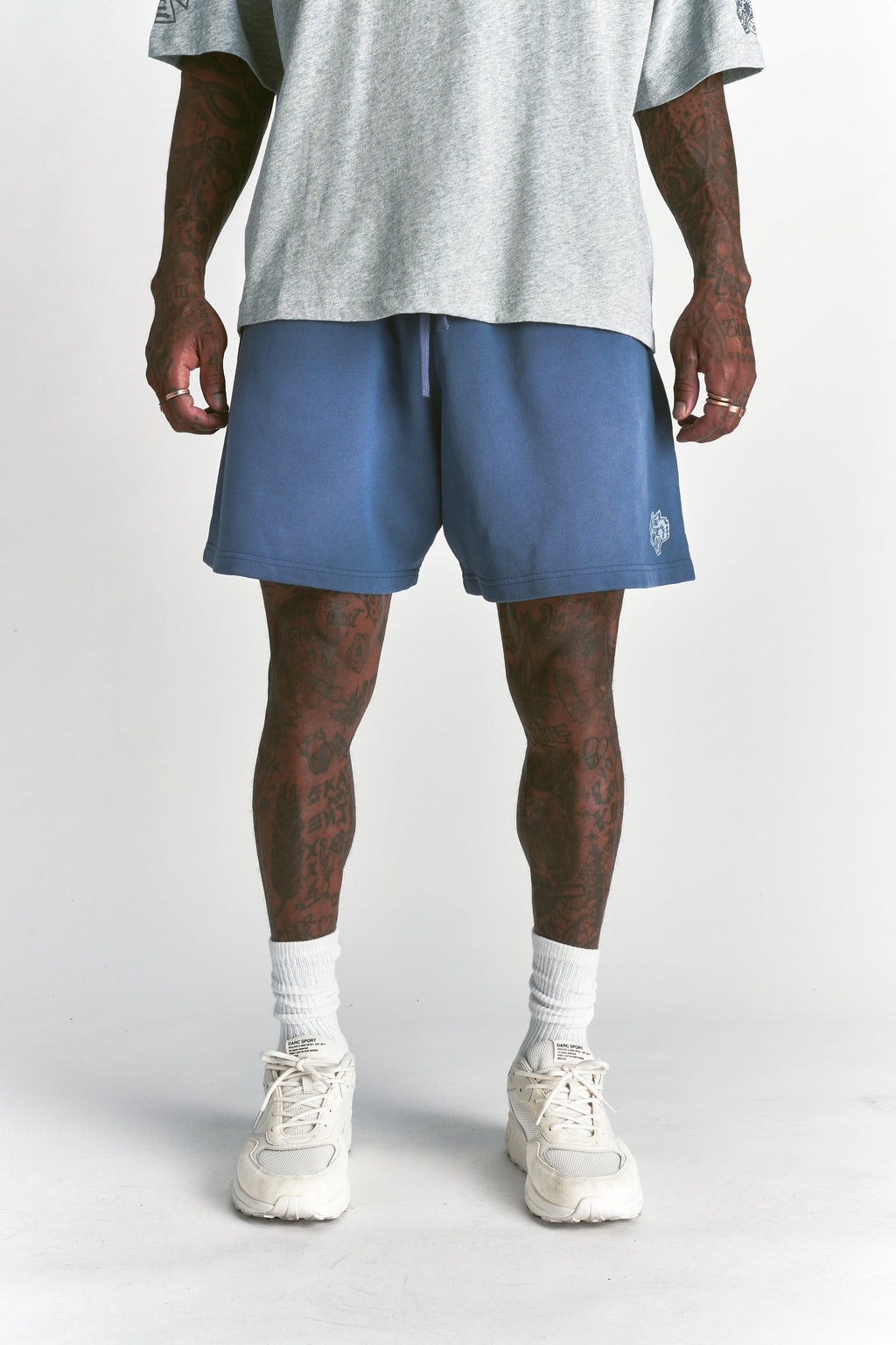 Dual Oversized Post Lounge Sweat Shorts in Washed Denim Sun Fade — imagem principal
