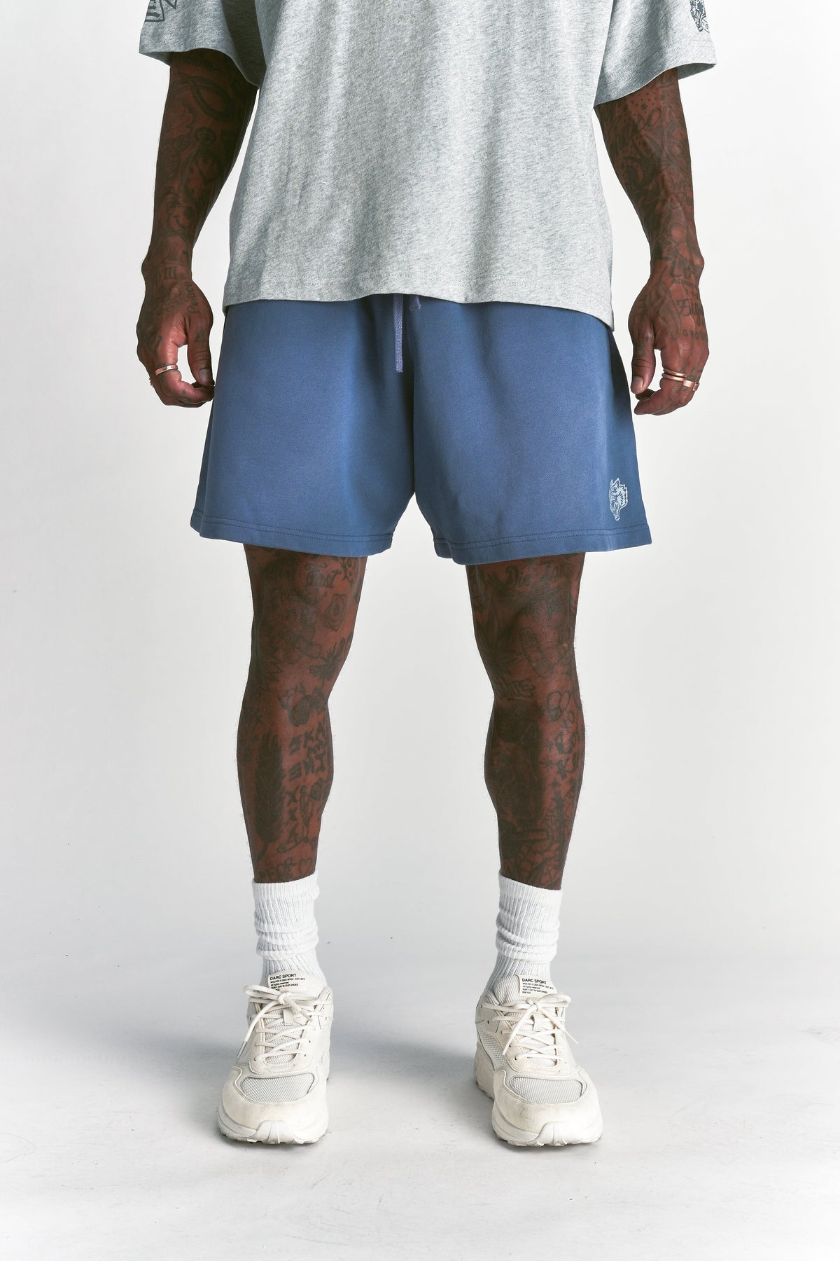 Dual Oversized Post Lounge Sweat Shorts in Washed Denim Sun Fade — imagem principal