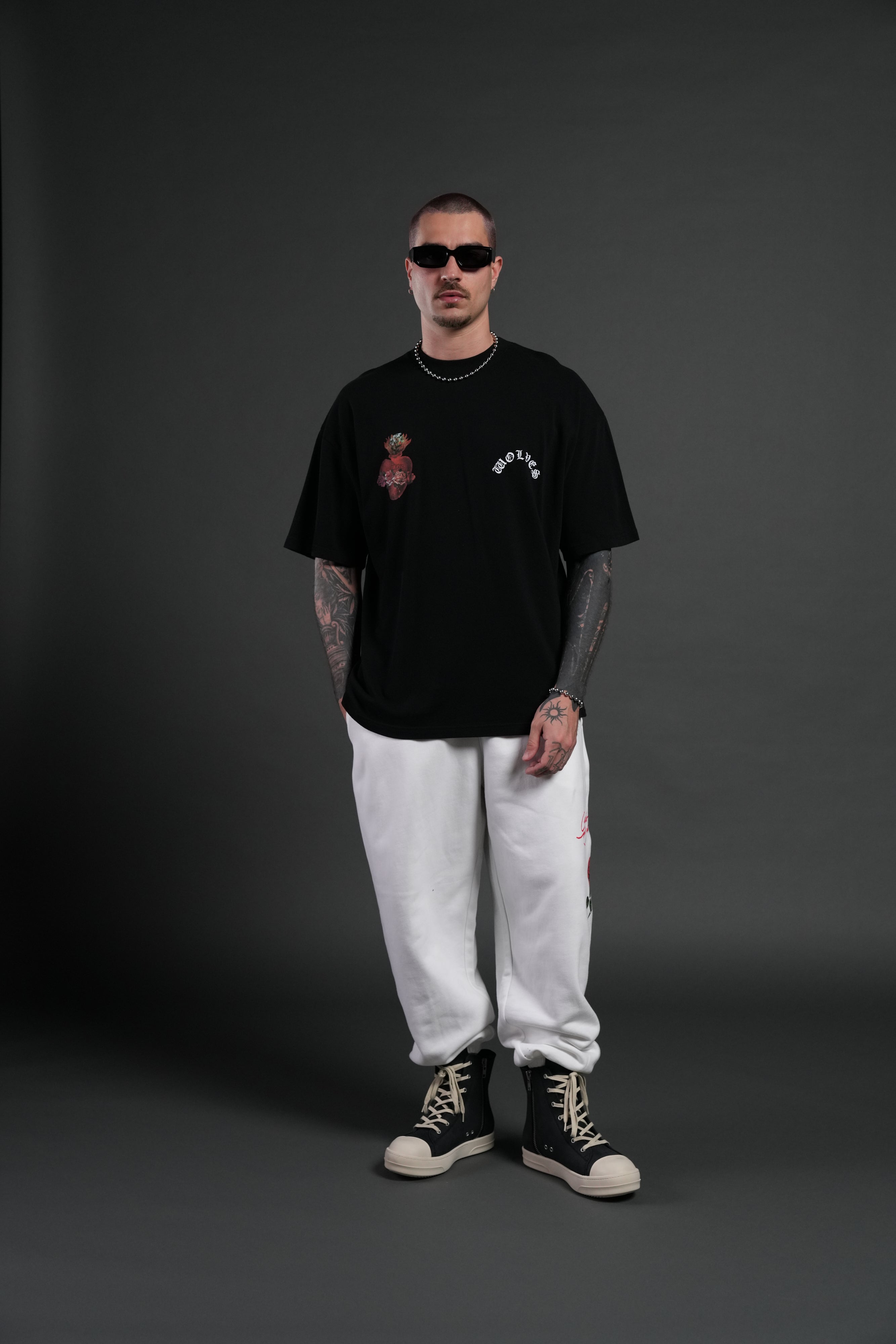 Heart Oath Premium Oversized Tee in Black — imagem 5