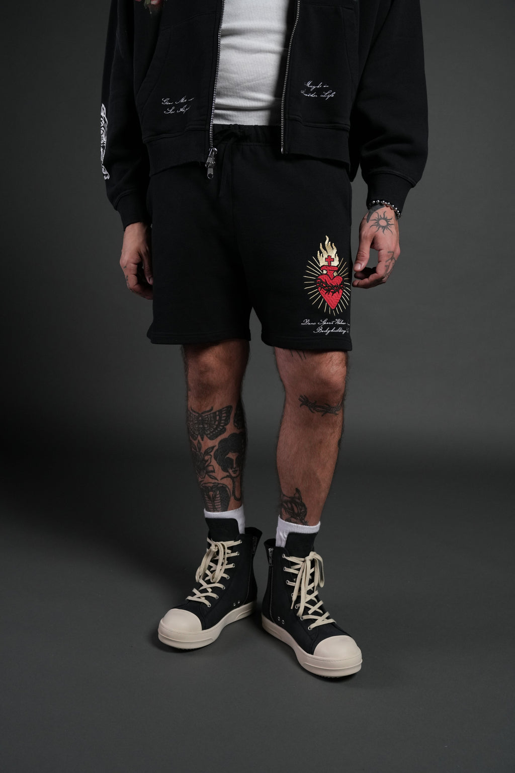 Doomed Love Post Lounge Sweat Shorts in Black — imagem 2