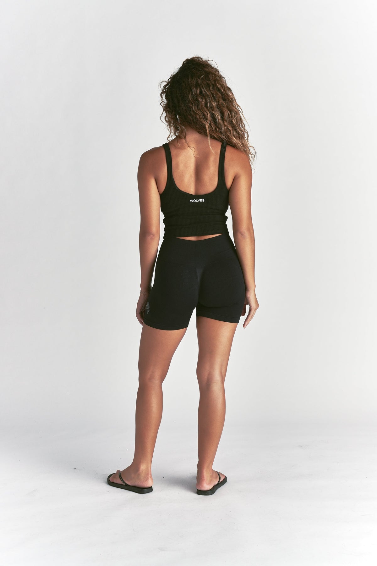 Forever Avery Rib Tank in Black — imagem 4
