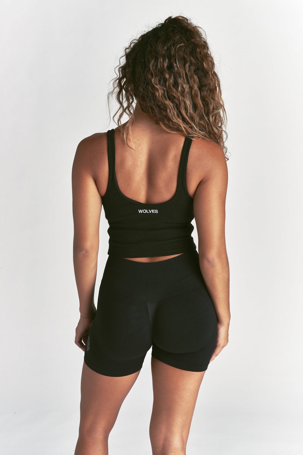 Forever Avery Rib Tank in Black — imagem 2