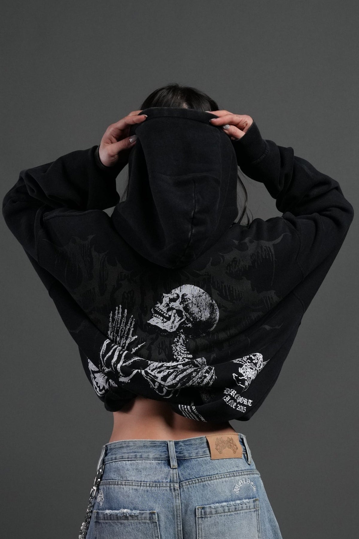 No Weapon Hesh Pierce Hoodie in Black - imagem 4