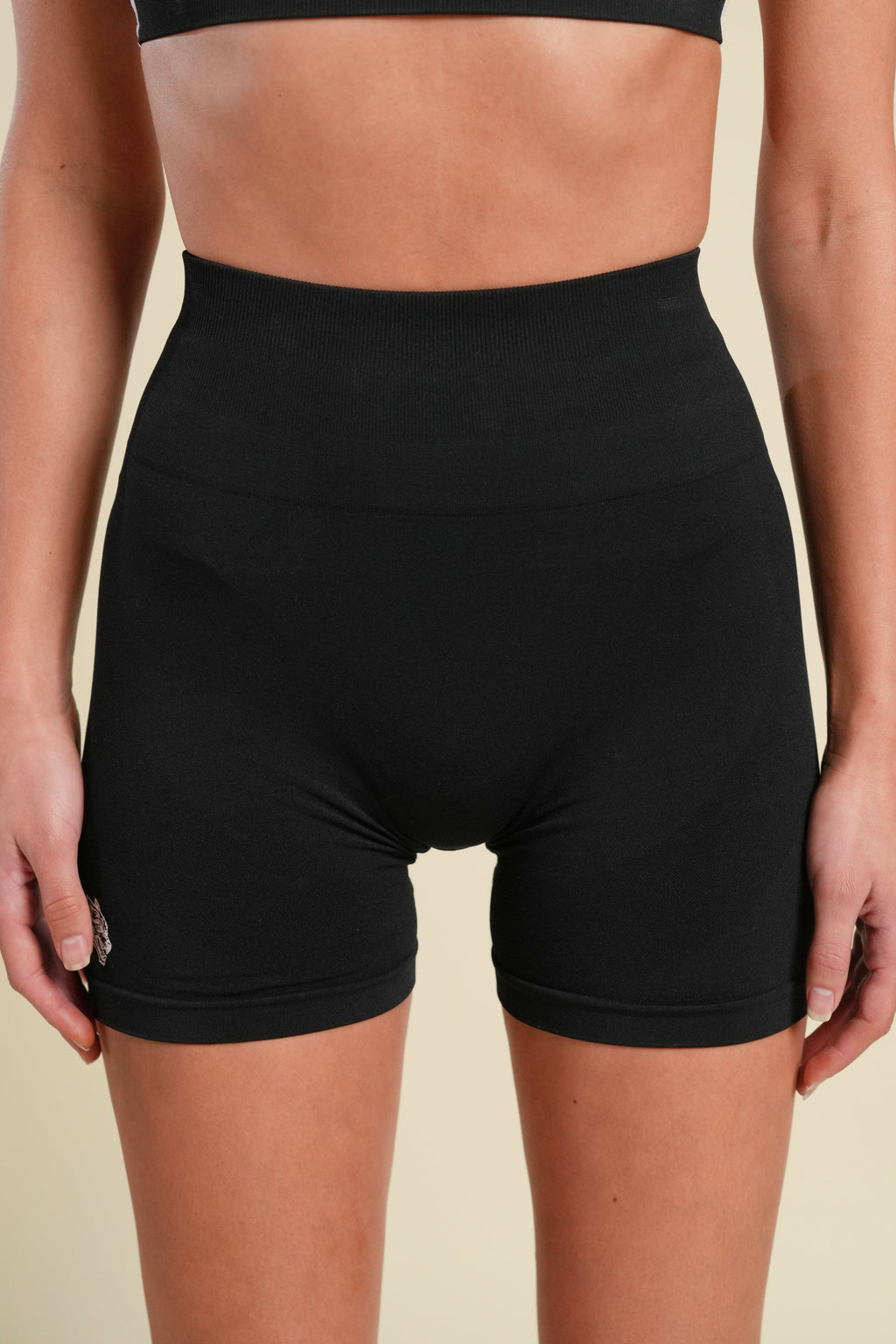 Wolf "Stella" Soft Seamless Shorts in Black — imagem 6