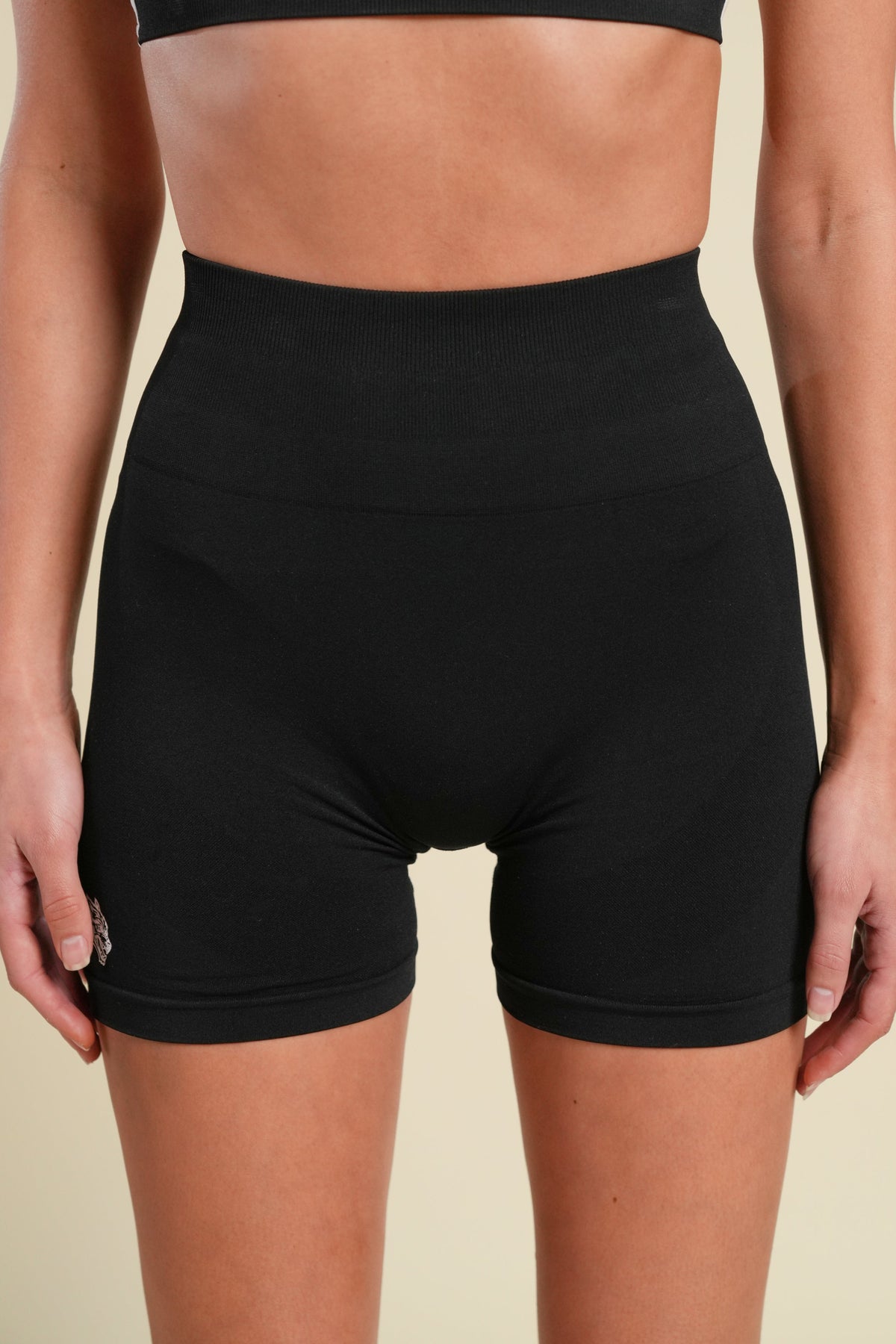 Wolf "Stella" Soft Seamless Shorts in Black — imagem 6