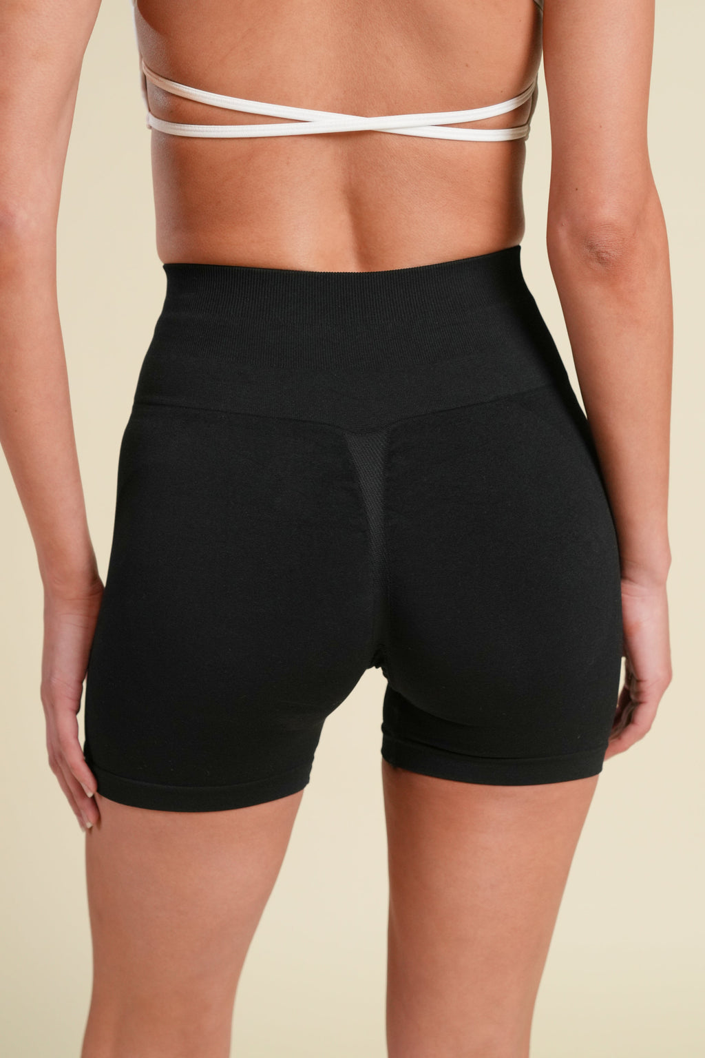 Wolf "Stella" Soft Seamless Shorts in Black — imagem 7