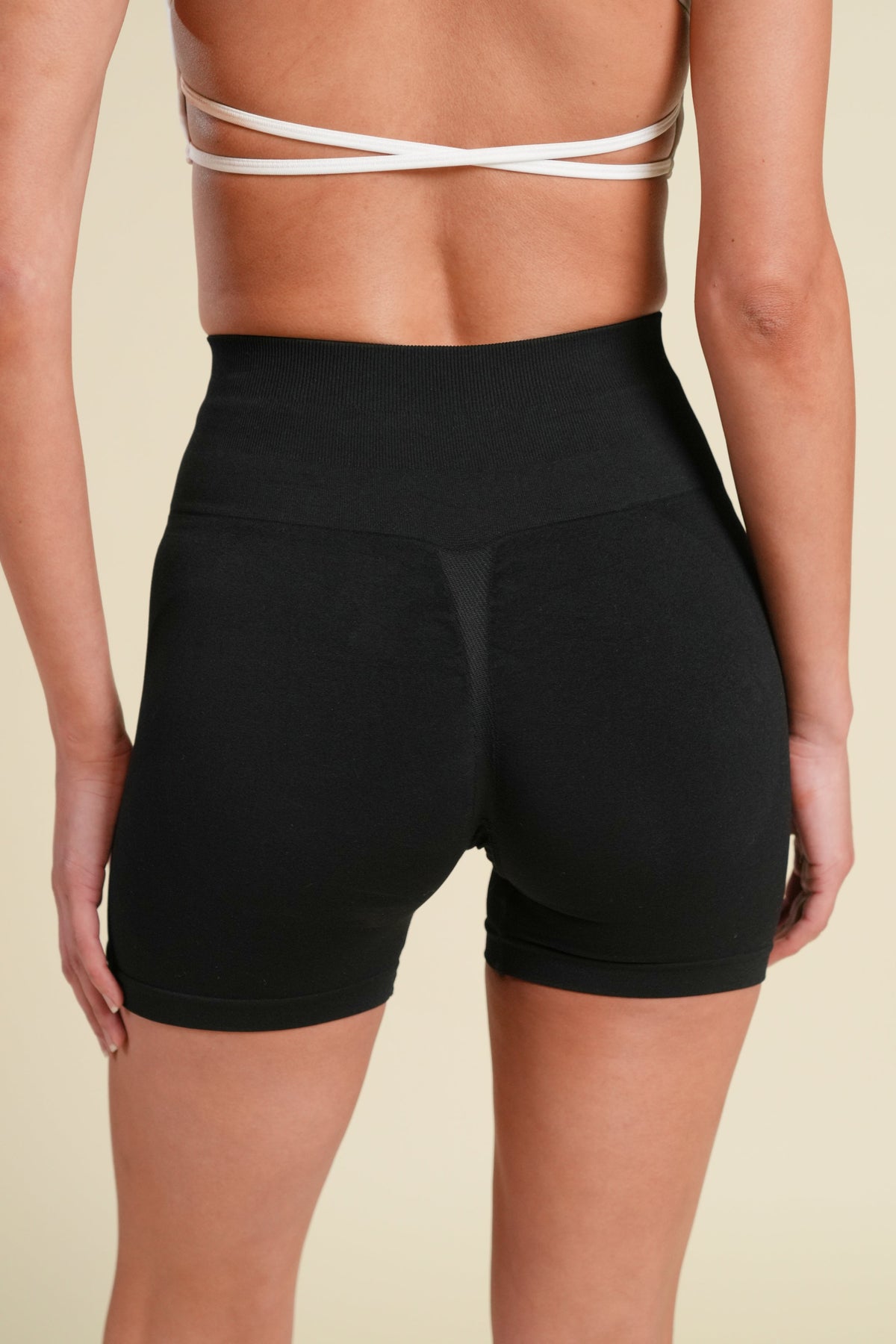 Wolf "Stella" Soft Seamless Shorts in Black — imagem 7