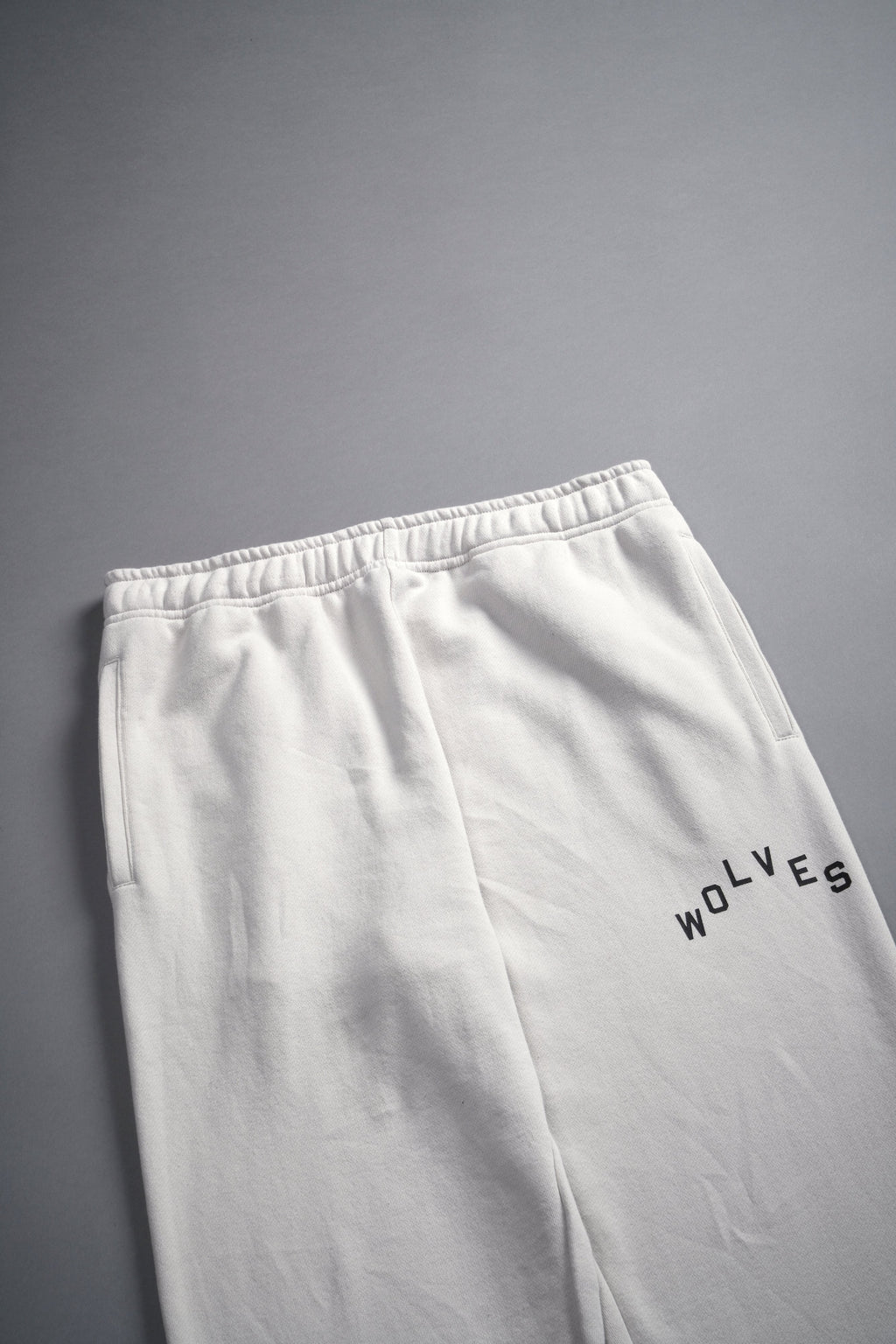 Big Wolf Pyramid She Post Lounge Sweats in Stone — imagem 10