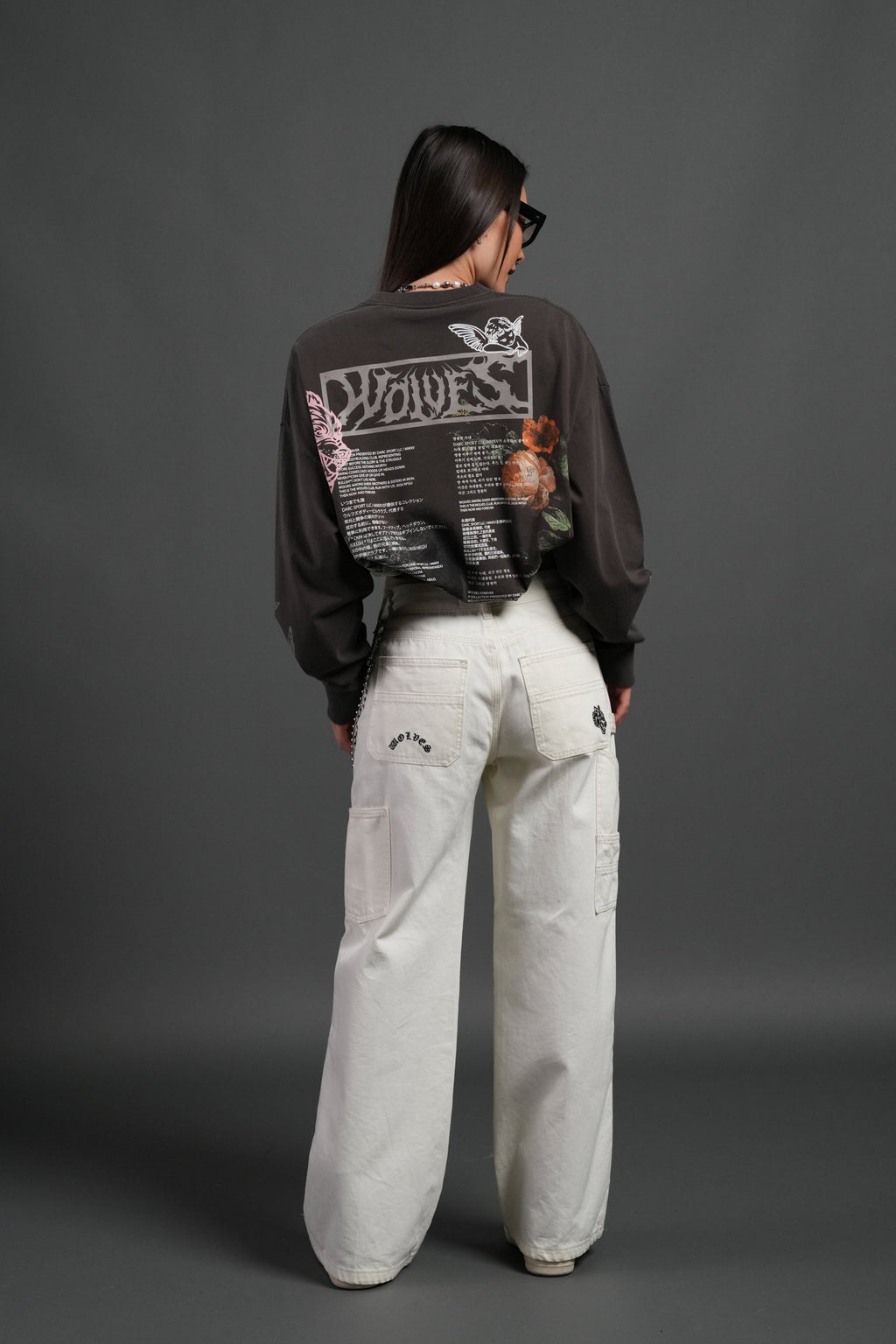 Wolves Valor Grunge Mid Length Raw Hem Ls Tee in Darc Brown Drift Wash — imagem 6