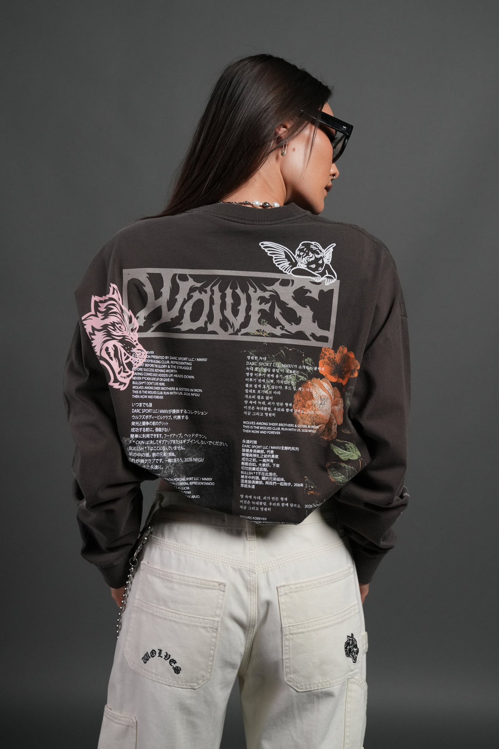 Wolves Valor Grunge Mid Length Raw Hem Ls Tee in Darc Brown Drift Wash — imagem 4