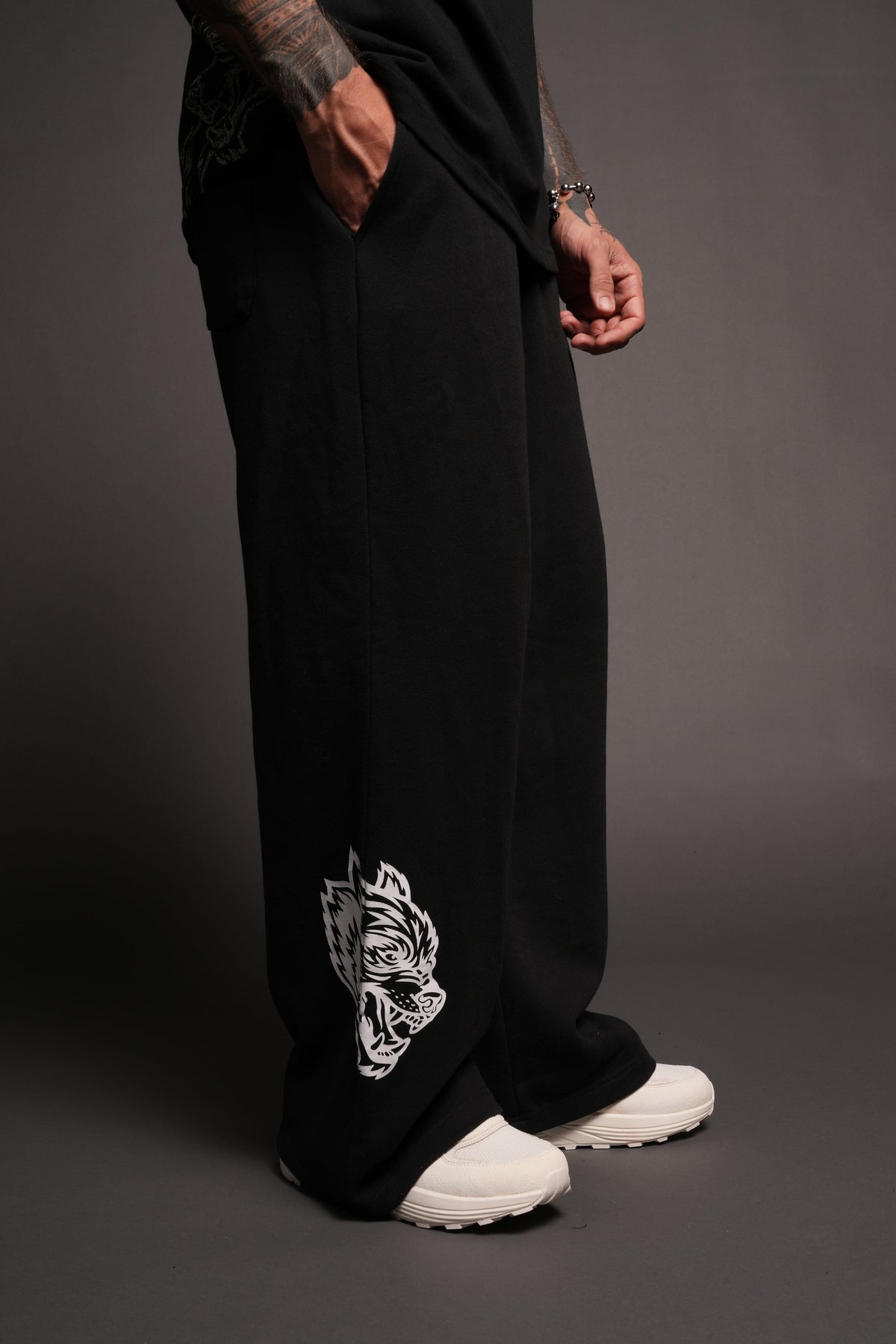 Cherub Nfgu V2 Lennox Sweat Pants In Black - imagem 5