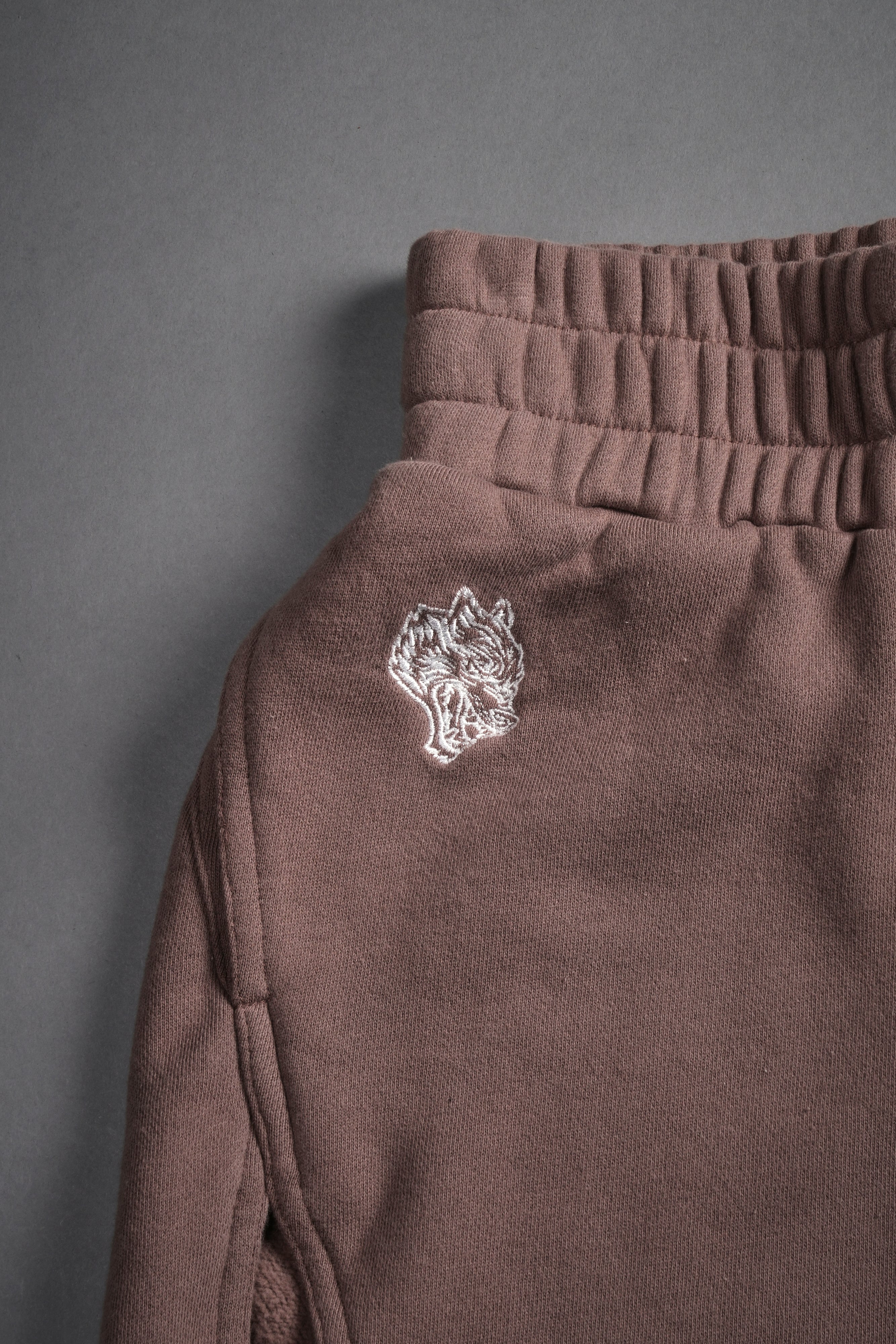 Conquer She Tyler Shorts in Norse Brown — imagem 6