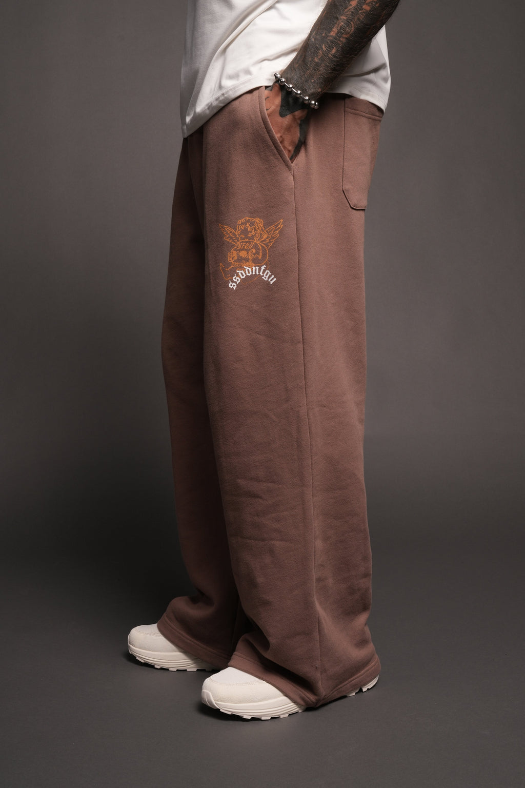 Cherub Nfgu V2 Lennox Sweat Pants In Mojave Brown - imagem 4