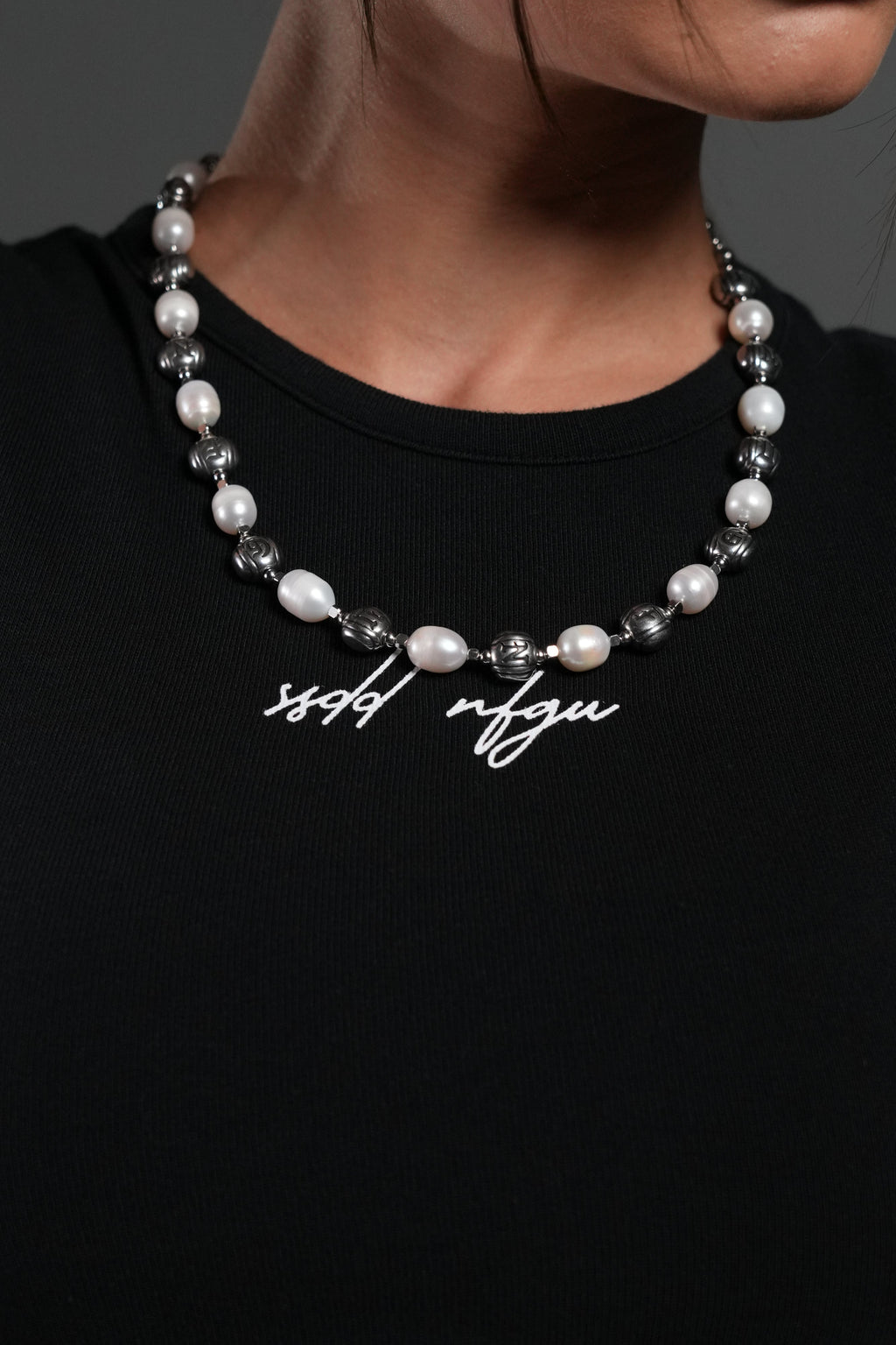 Our Mantra Big Pearl Necklace in Pearl White — imagem 7