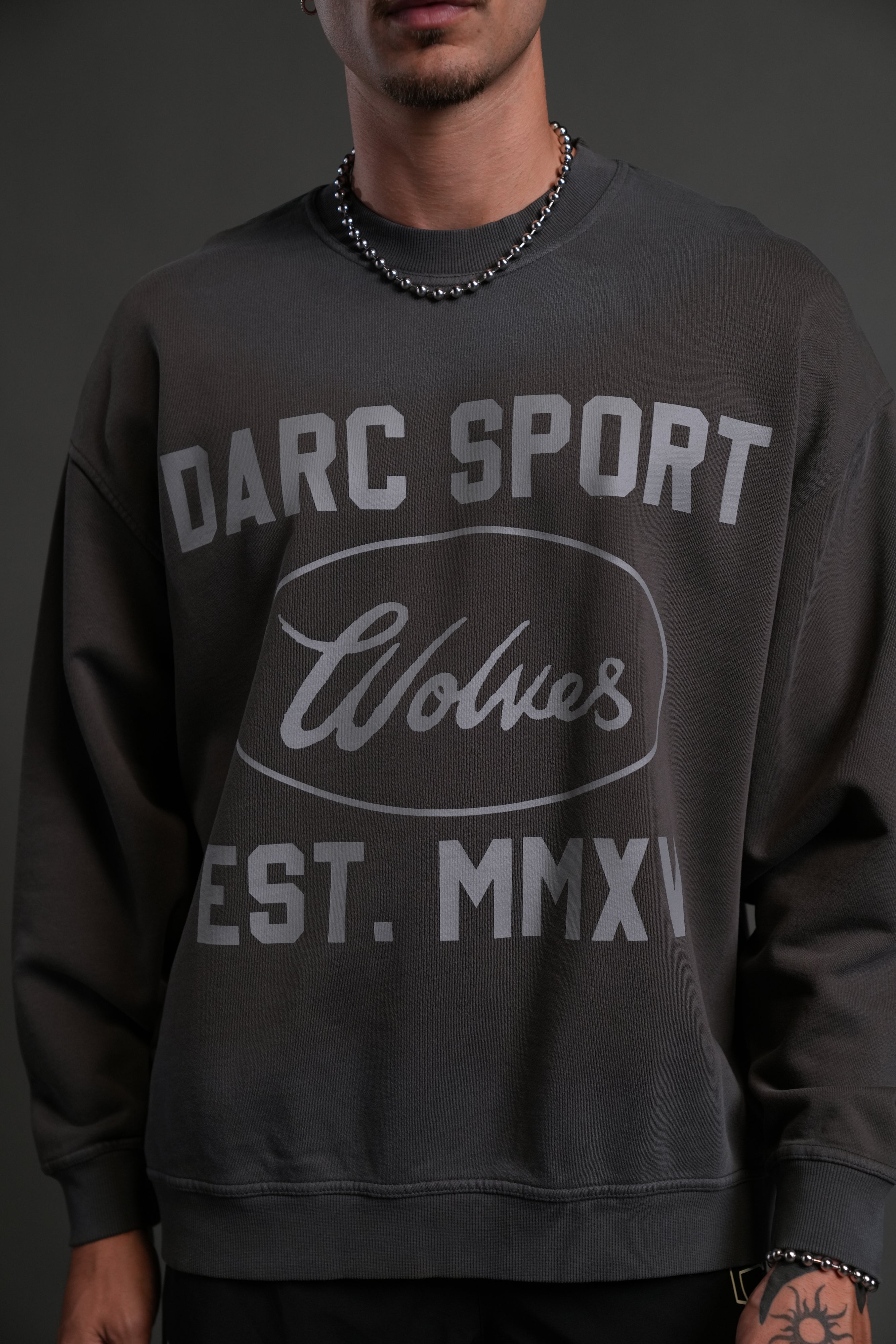 Darc Sport MMXV Grunge Oversized London Unisex Crewneck in Wolf Gray Drift Wash — imagem 7