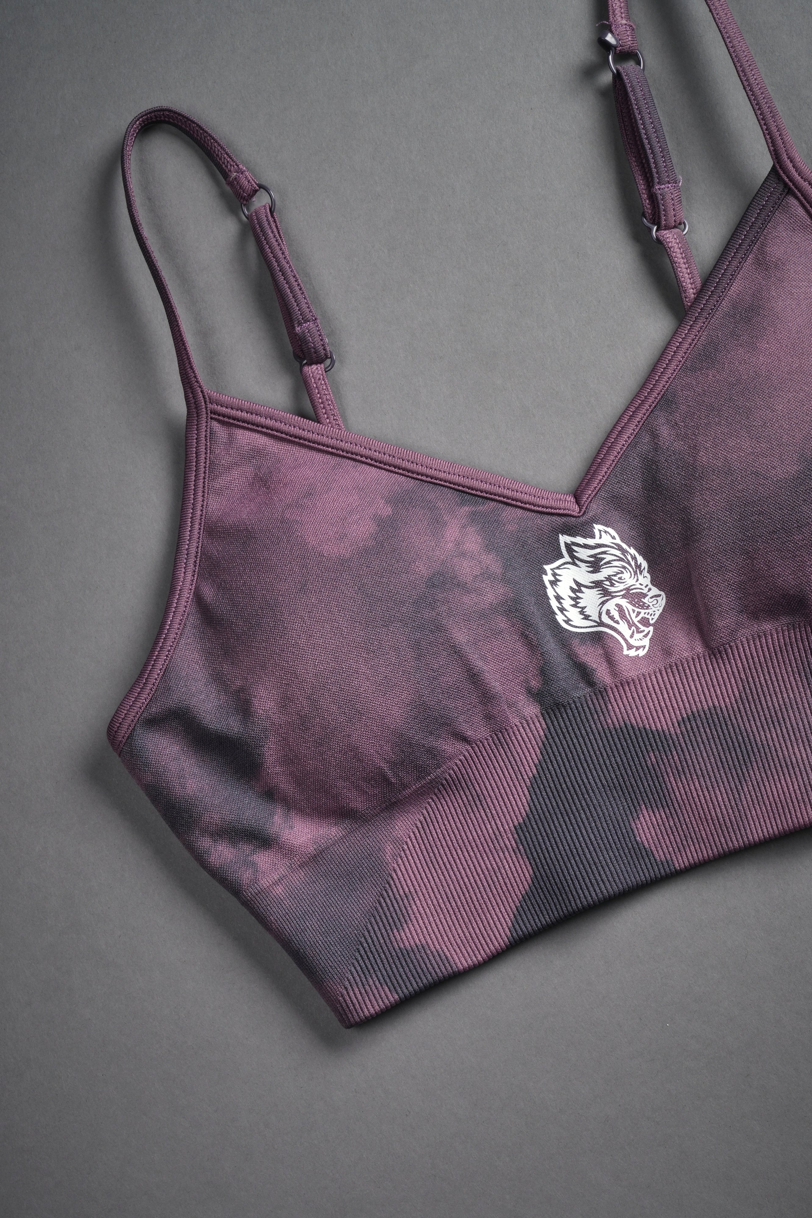 Conquer "Everson Seamless" Sports Bra in Cipher Purple Big Ghost Cloud — imagem 6