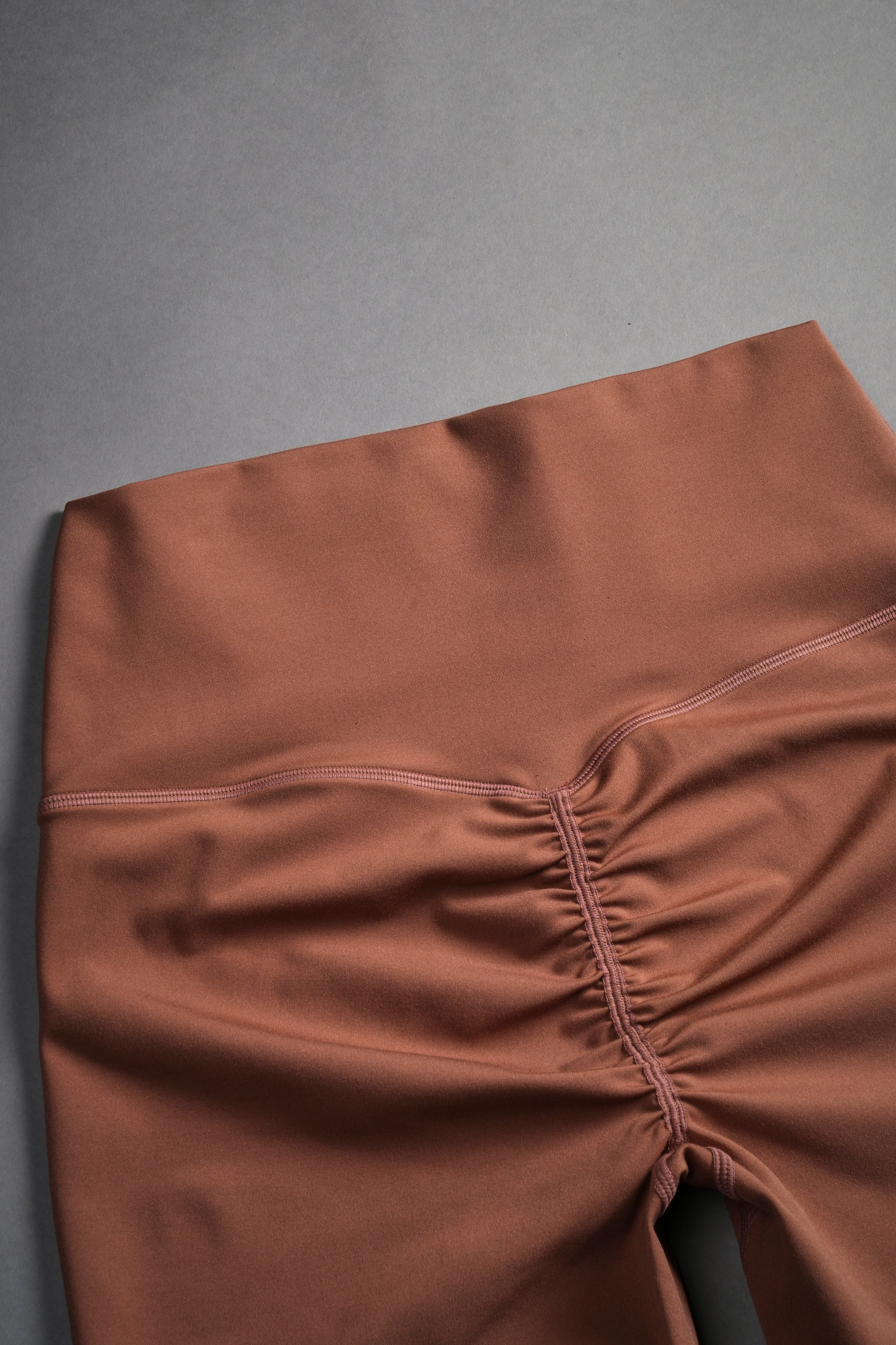 Conquer Energy Pump Shorts in Norse Brown — imagem 8