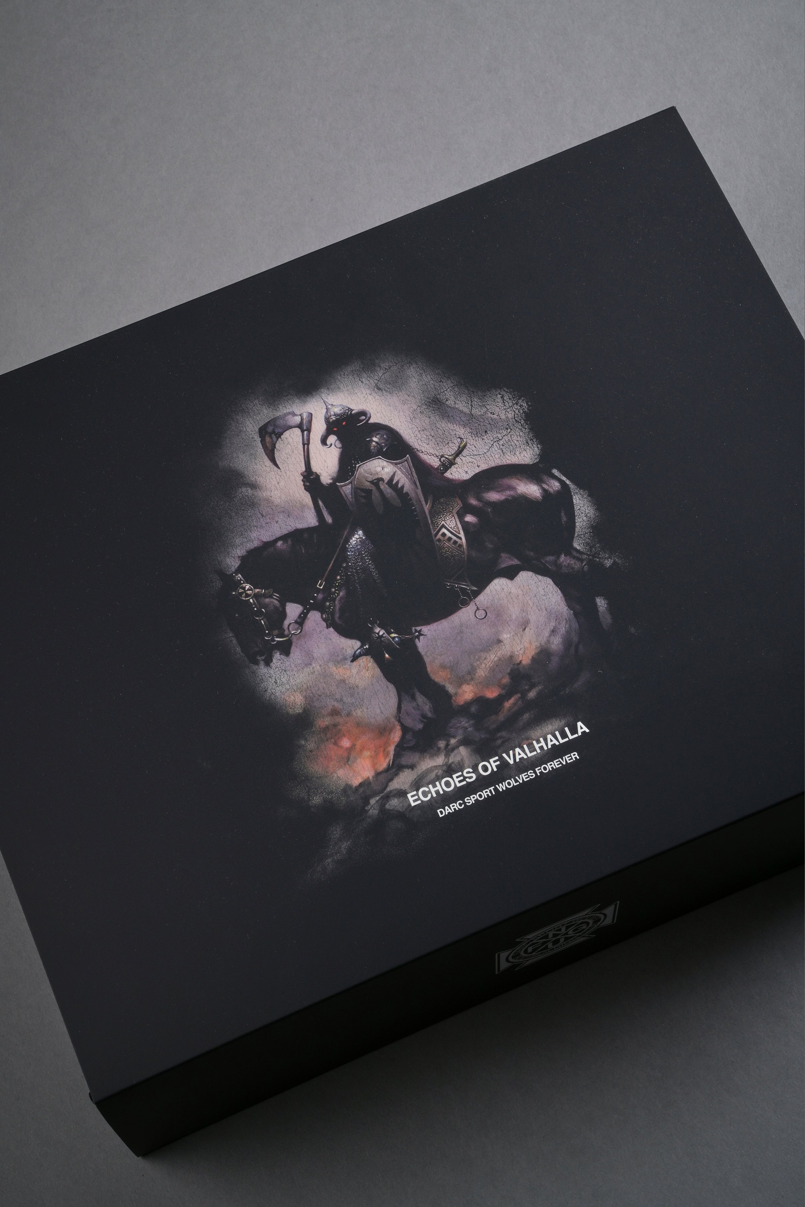 Echoes Of Valhalla "Side By Side" Tee Box Set in Black — imagem 12