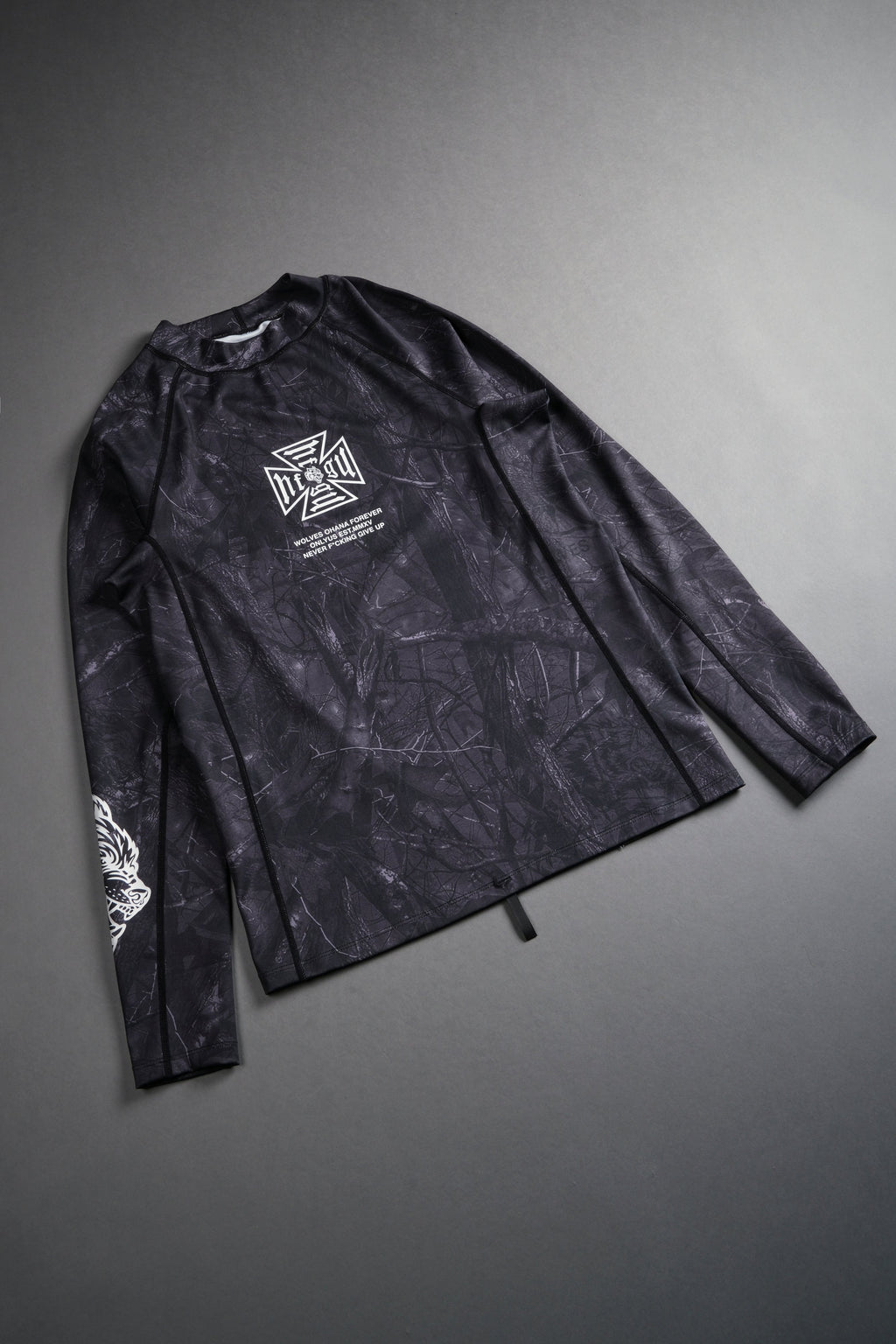 Core Rash Guard in Darc Driftwood Forest Camo — imagem 11