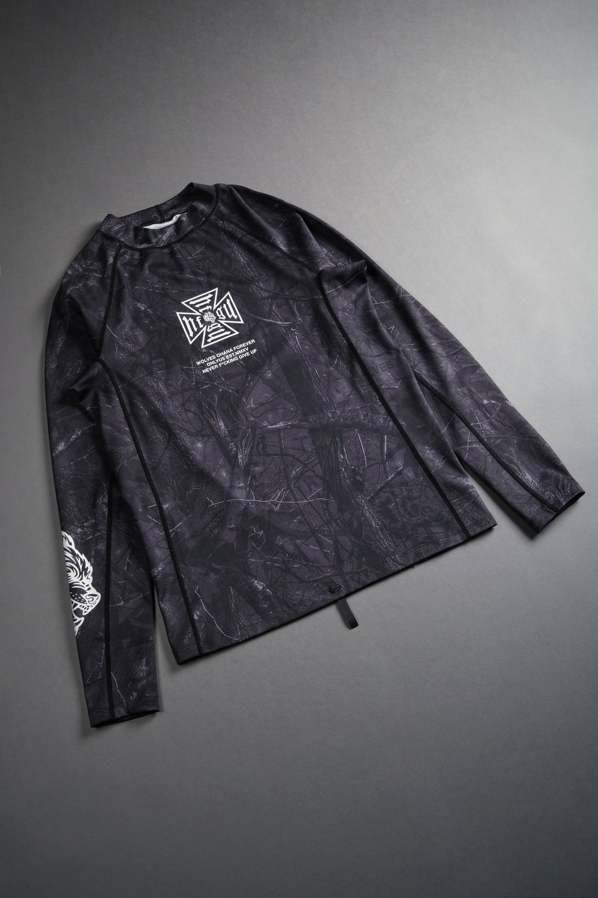 Core Rash Guard in Darc Driftwood Forest Camo — imagem 11