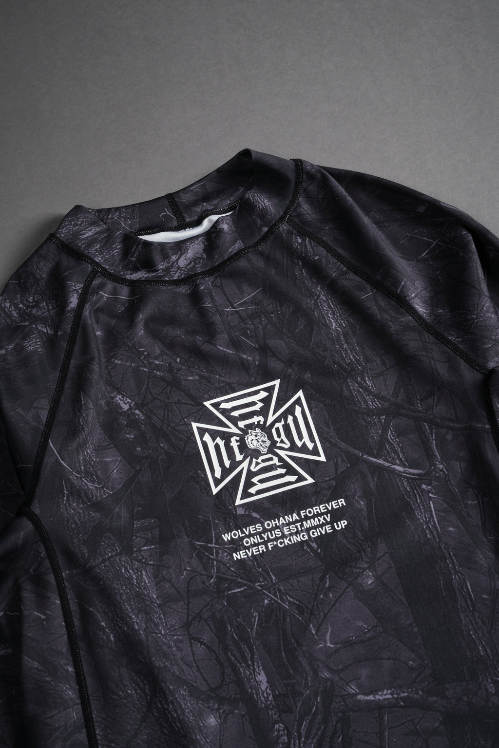 Core Rash Guard in Darc Driftwood Forest Camo — imagem 8