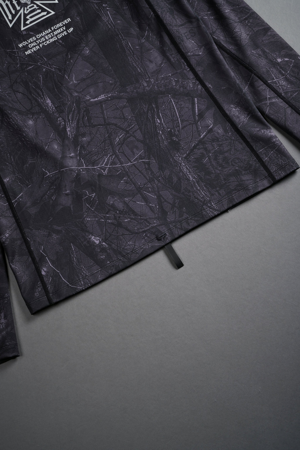 Core Rash Guard in Darc Driftwood Forest Camo — imagem 12