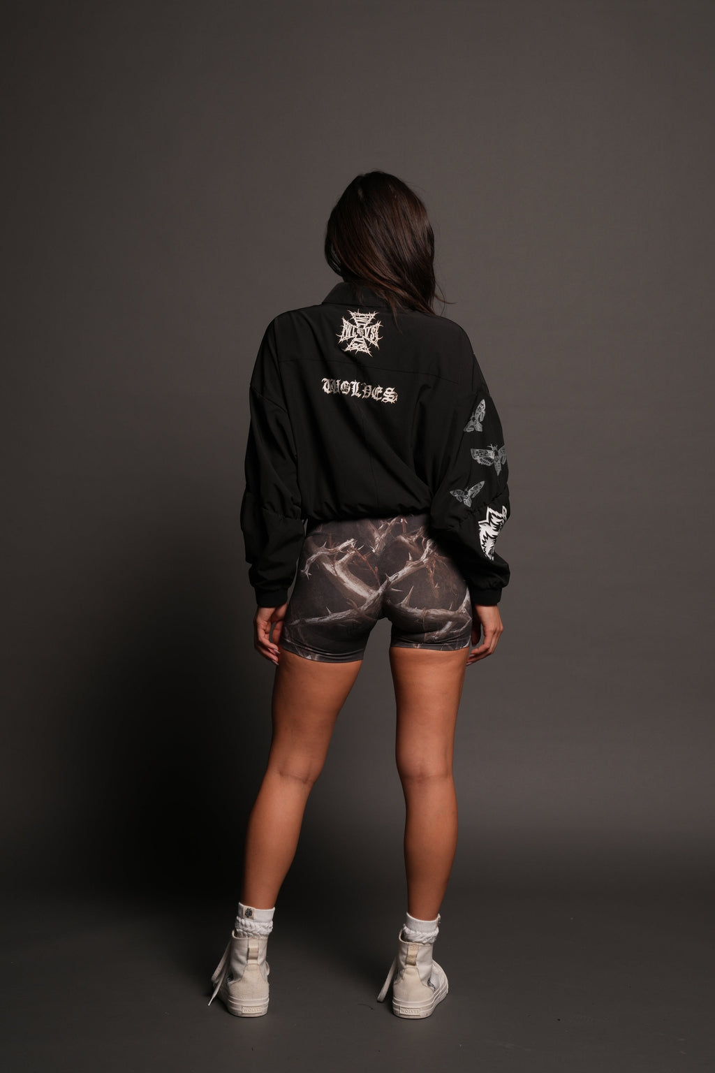 Wolves Hesh Pyramid Cropped Zip Mockneck In Black