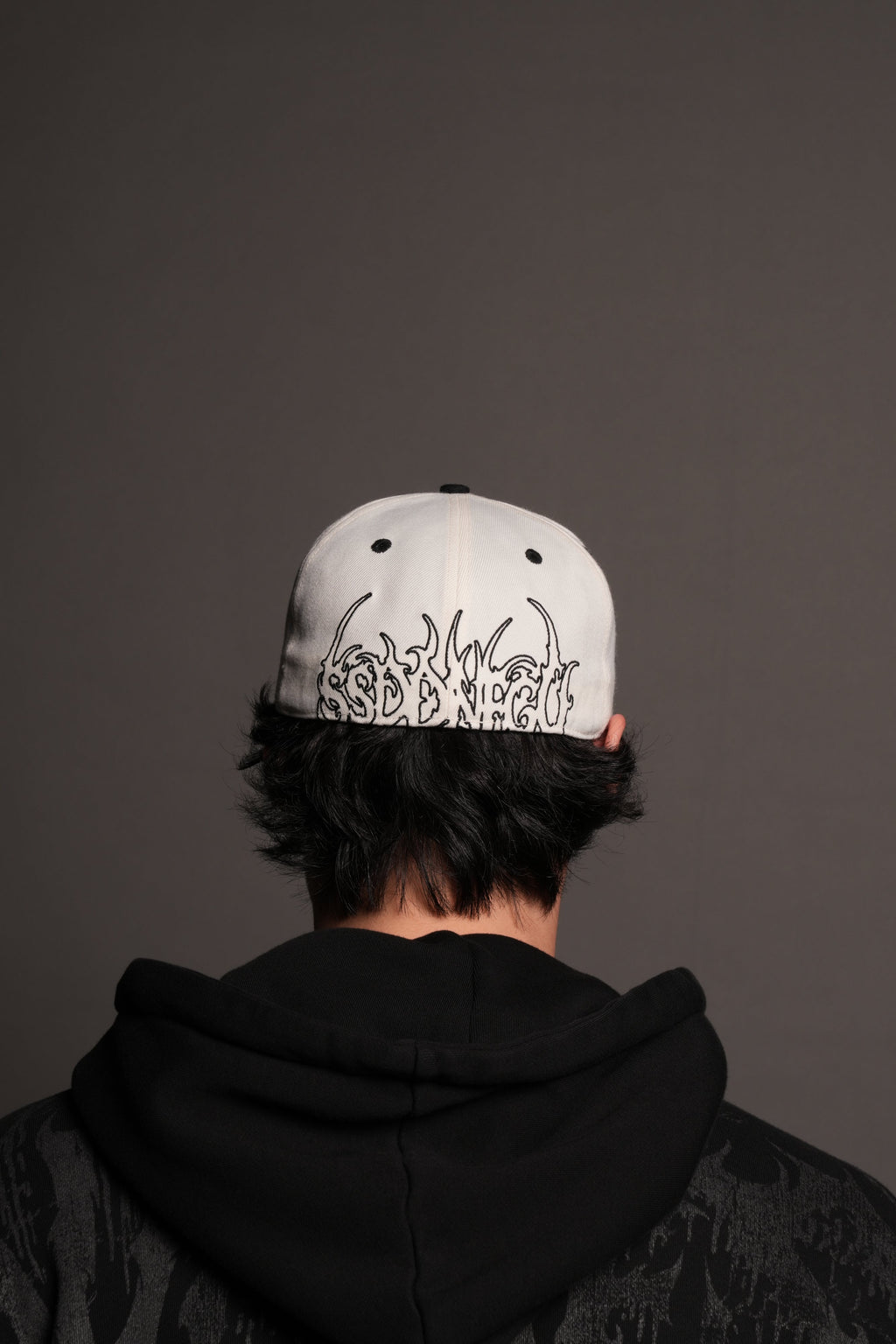 Mantra Fitted Cap In Cream/Black