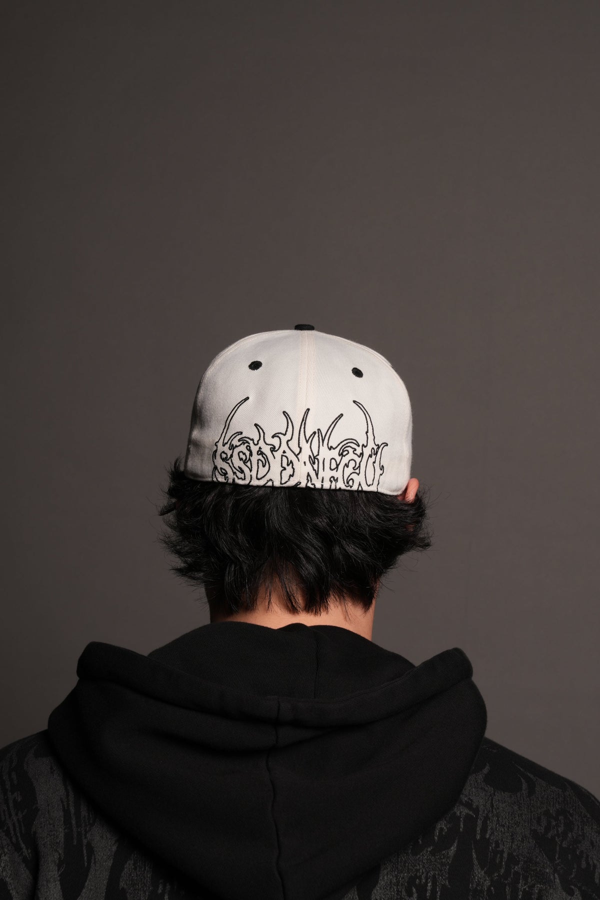 Mantra Fitted Cap In Cream/Black