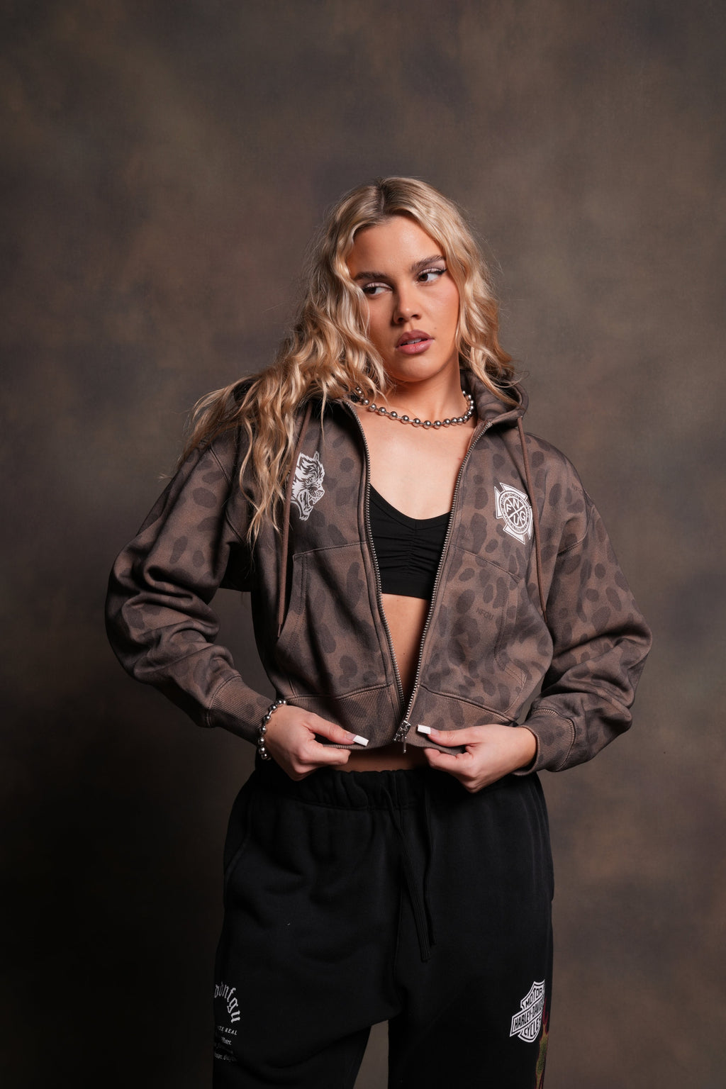 Wolf Iron Cross "Sage" Cropped Zip Hoodie in Celeritas Morte - imagem 3