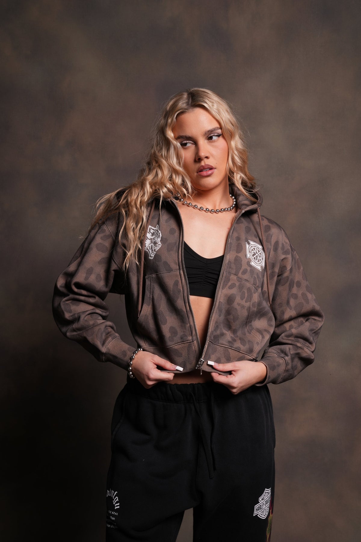 Wolf Iron Cross "Sage" Cropped Zip Hoodie in Celeritas Morte - imagem 3