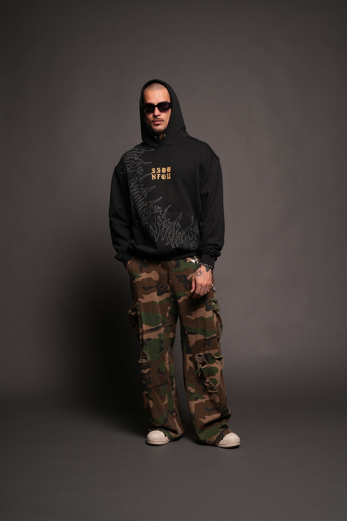 Cherub Hesh Pierce Hoodie In Black - imagem 5