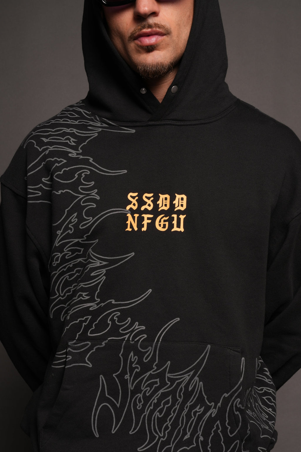 Cherub Hesh Pierce Hoodie In Black - imagem 7