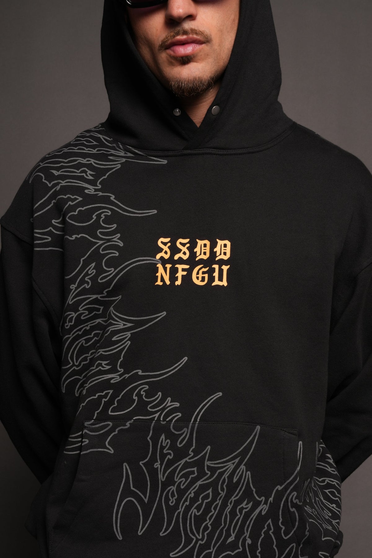 Cherub Hesh Pierce Hoodie In Black - imagem 7