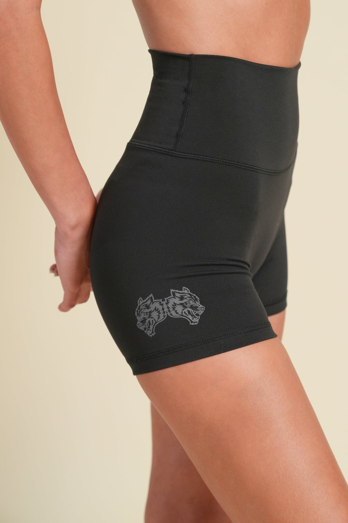 IYKYK "Emma" Energy Shorts in Black — imagem 3