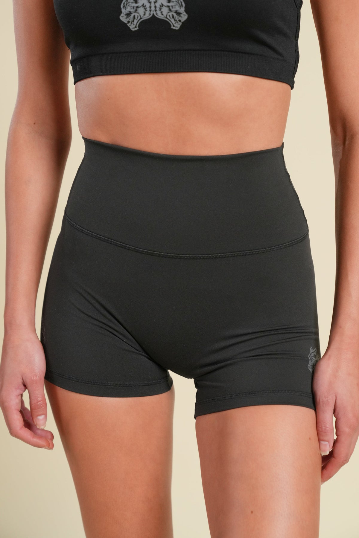 IYKYK "Emma" Energy Shorts in Black — imagem principal