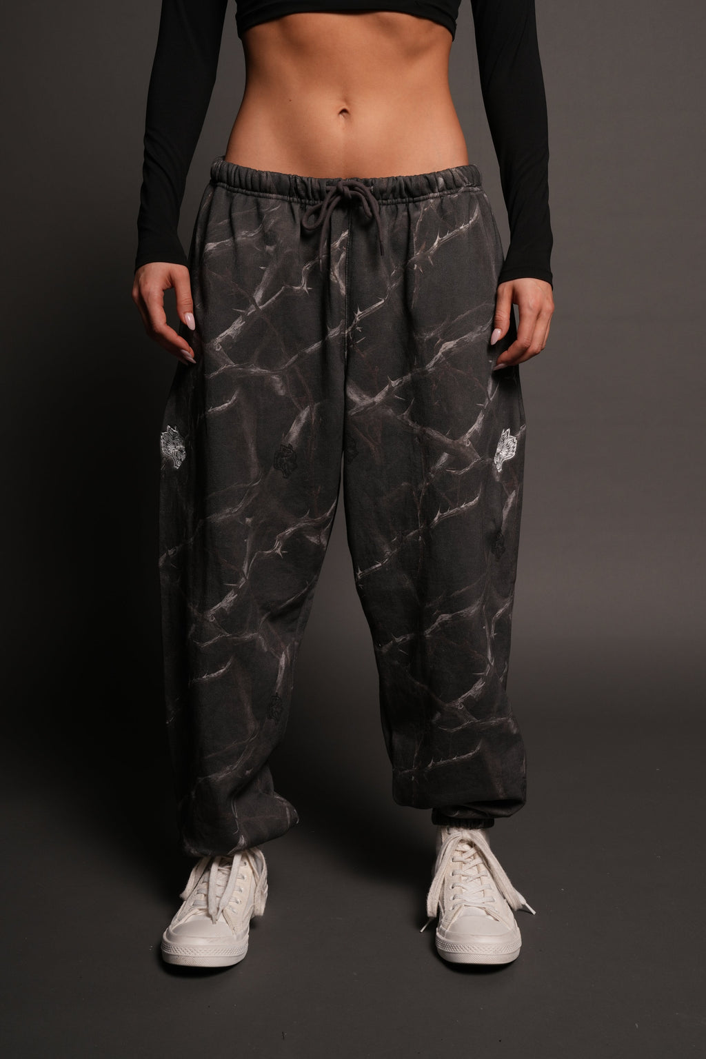 Dual Wolf Lightweight Lounger Sweat Pants In Darc Thorns