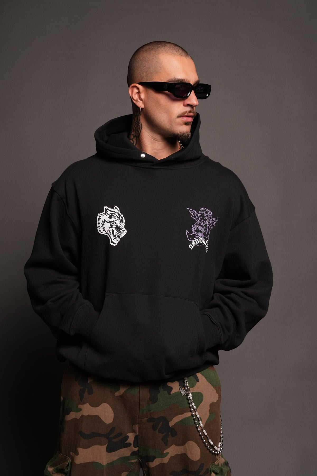 Cherub Flame Pierce Hoodie In Black - imagem 2