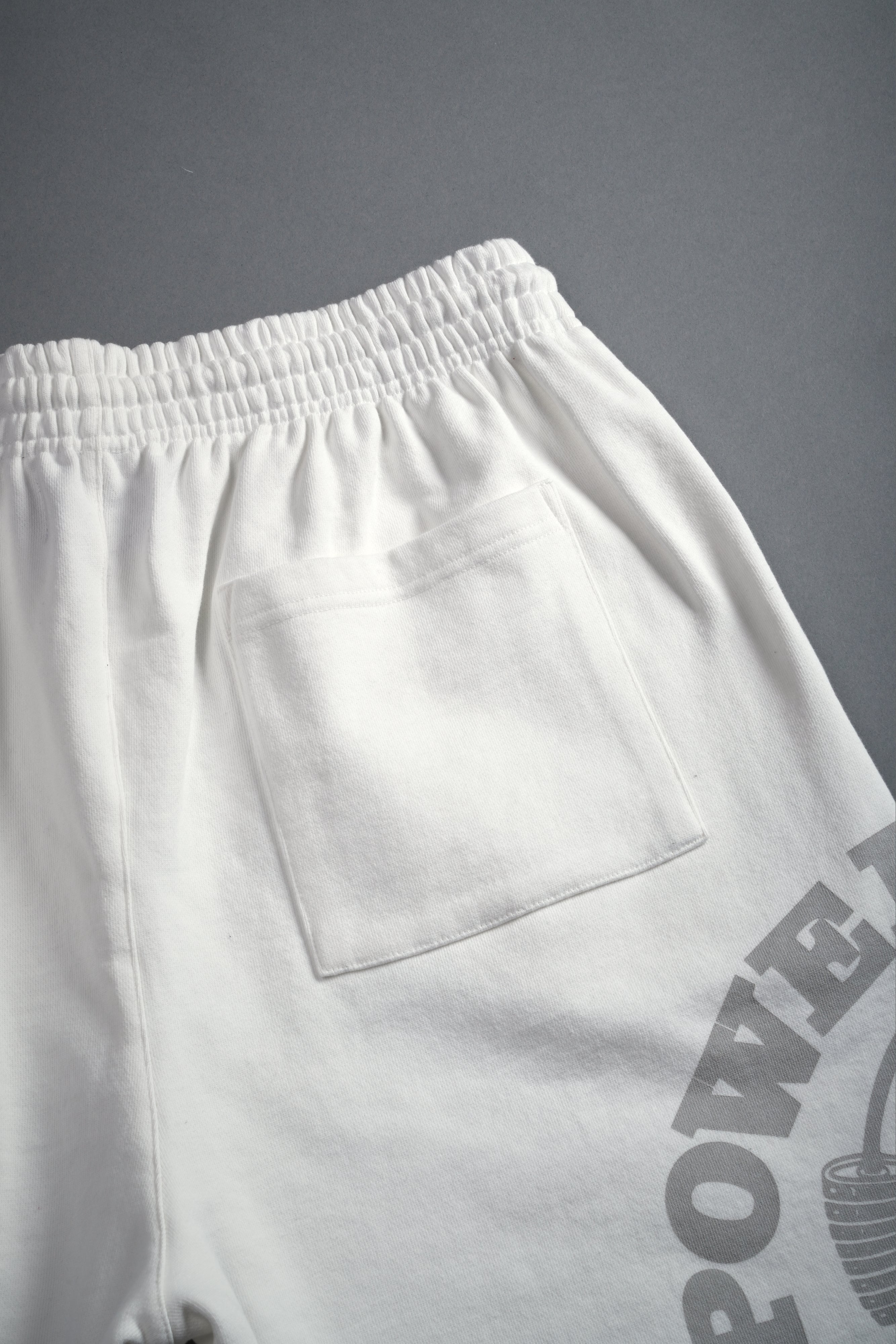 Powerhouse of the Wolves Grunge Brock Sweat Shorts in Cream — imagem 9