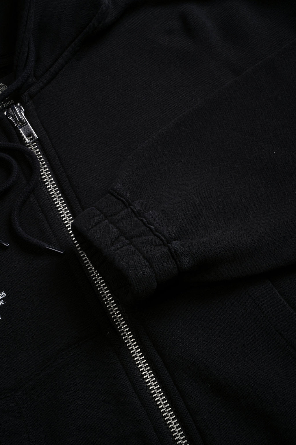Pyramid V2 "Chambers" (Cropped) Zip Hoodie in Black — imagem 8