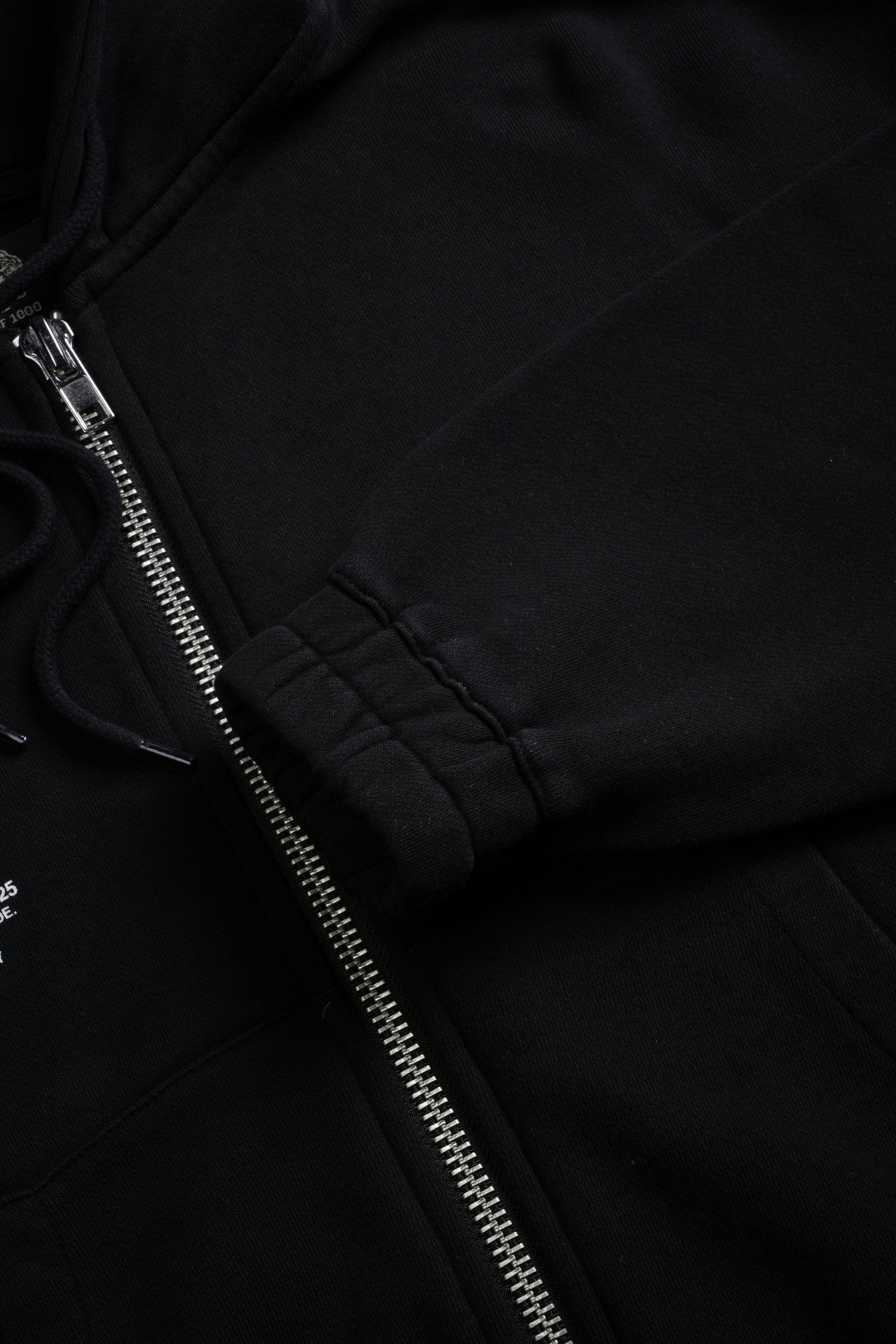 Pyramid V2 "Chambers" (Cropped) Zip Hoodie in Black — imagem 8