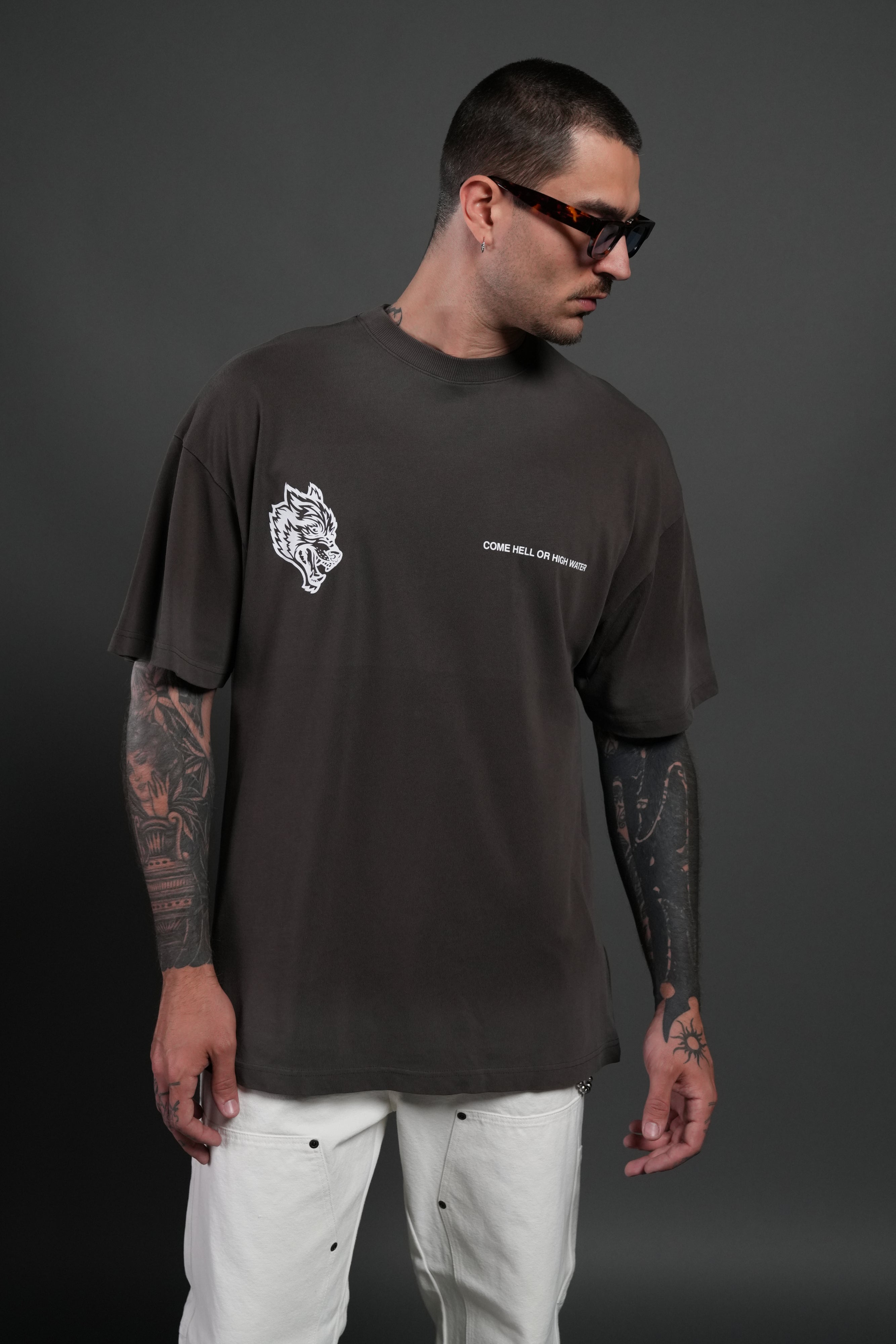 Come Hell Or High Water NFGU Premium Oversized Tee in Darc Brown Drift Wash — imagem 2