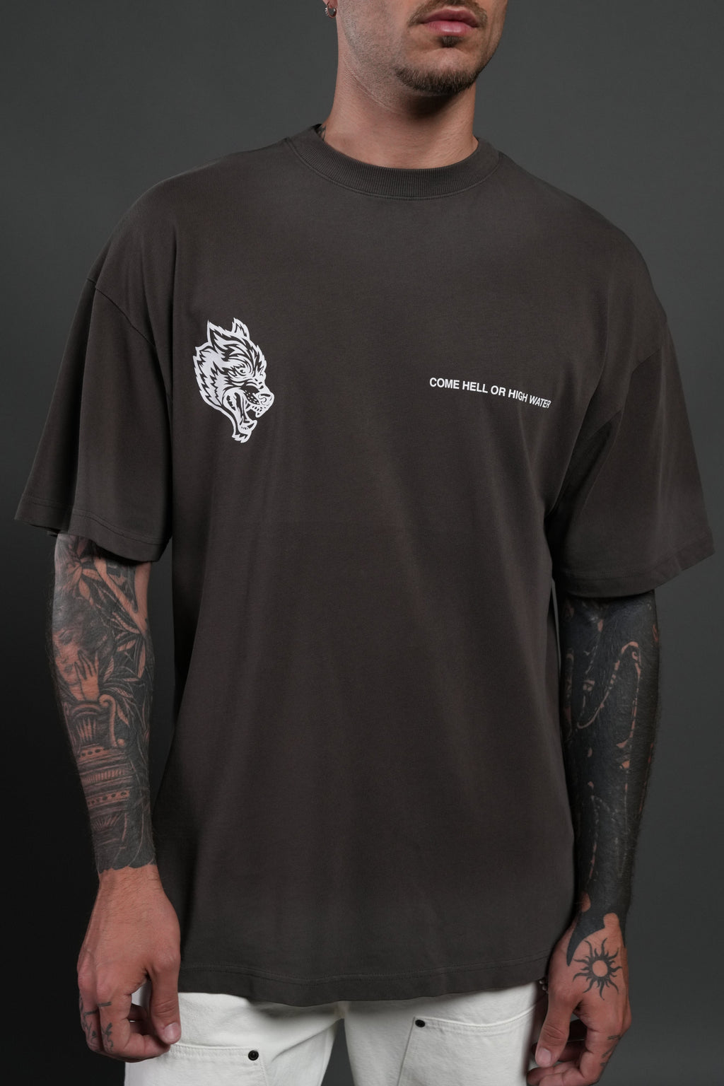 Come Hell Or High Water NFGU Premium Oversized Tee in Darc Brown Drift Wash — imagem 7