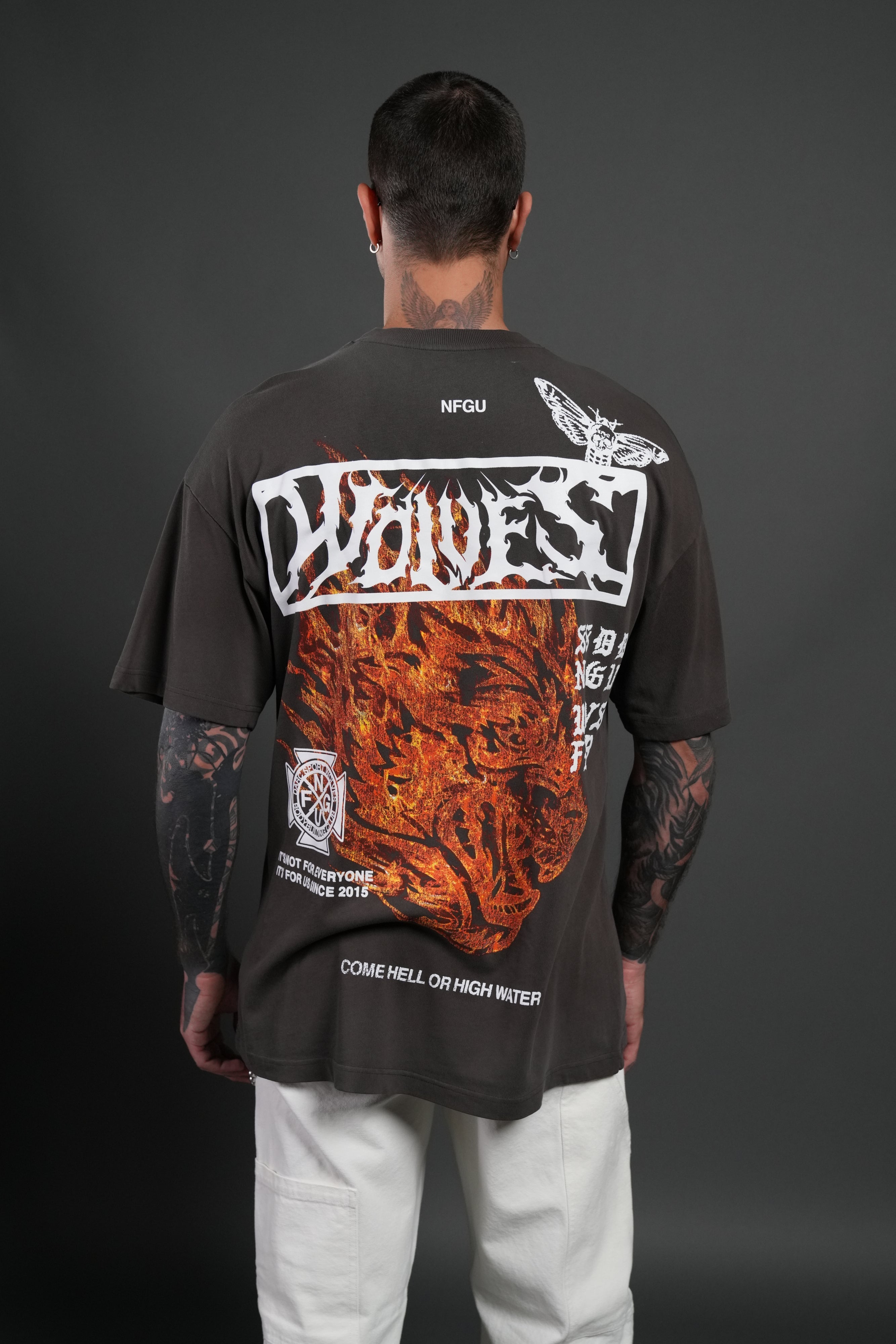 Come Hell Or High Water NFGU Premium Oversized Tee in Darc Brown Drift Wash — imagem 4