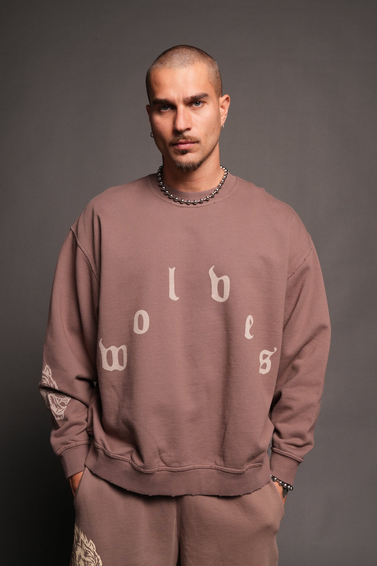 Forever Our Core Grunge Distressed Oversized London Crewneck In Mojave Brown - imagem 2