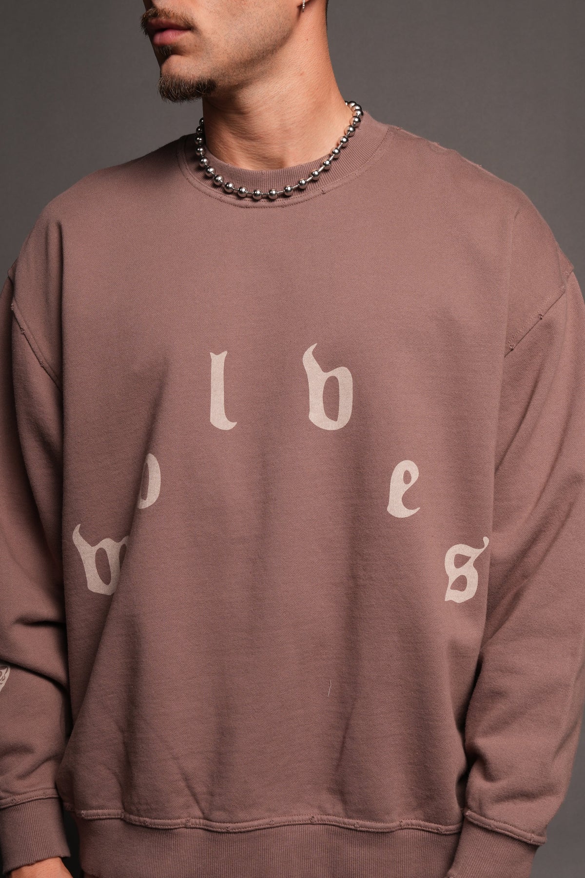 Forever Our Core Grunge Distressed Oversized London Crewneck In Mojave Brown - imagem 4