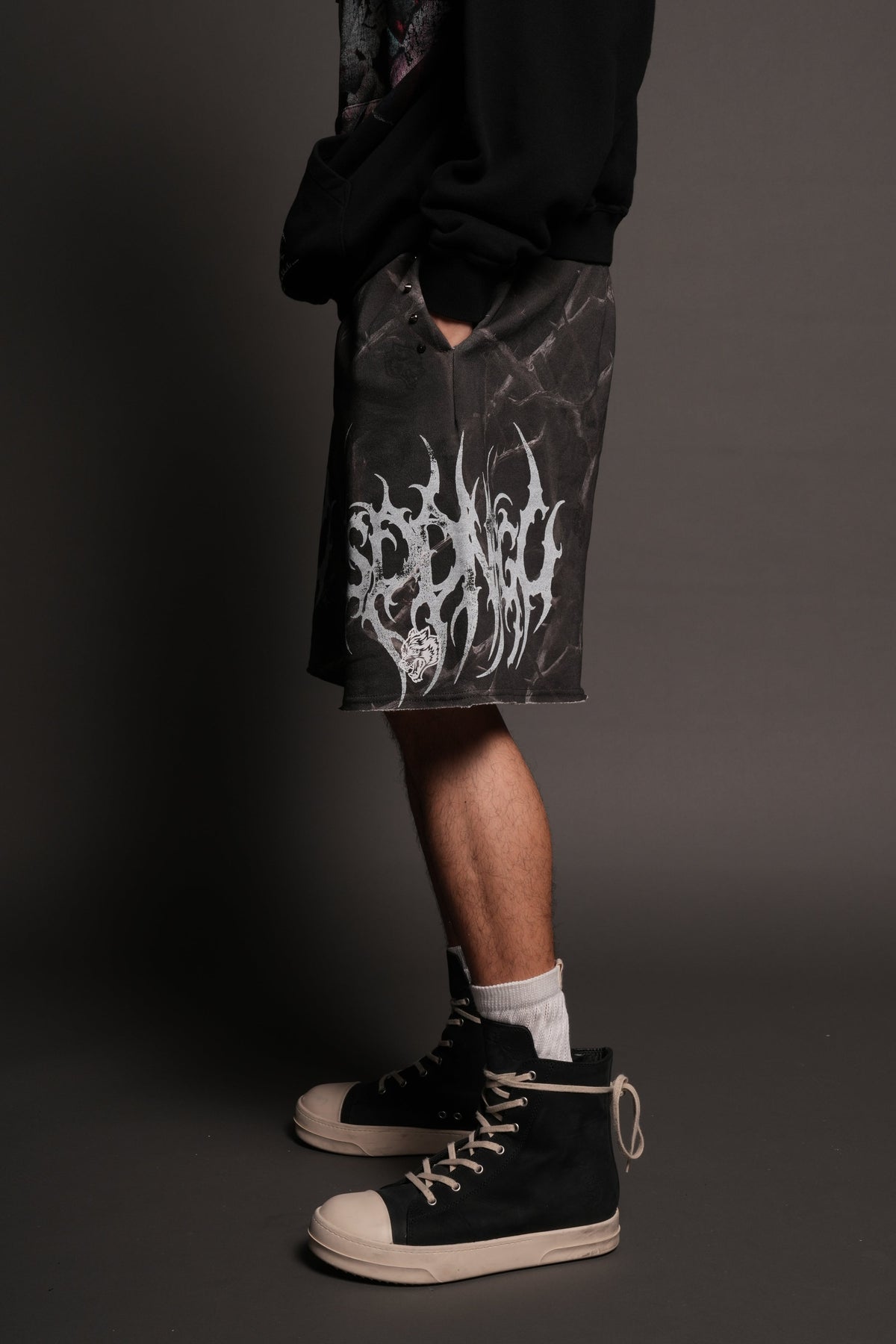 Ssddnfgu Raw Hem Oversized Post Lounge Sweat Shorts In Darc Thorns