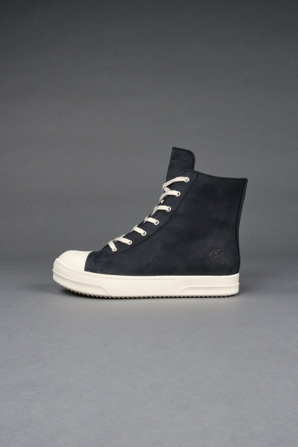 Venice High Top Shoe in Black/Cream - imagem 4