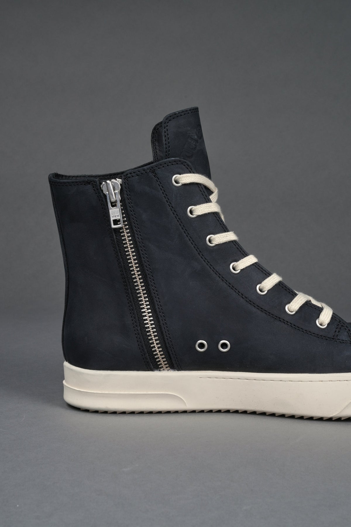 Venice High Top Shoe in Black/Cream - imagem 6